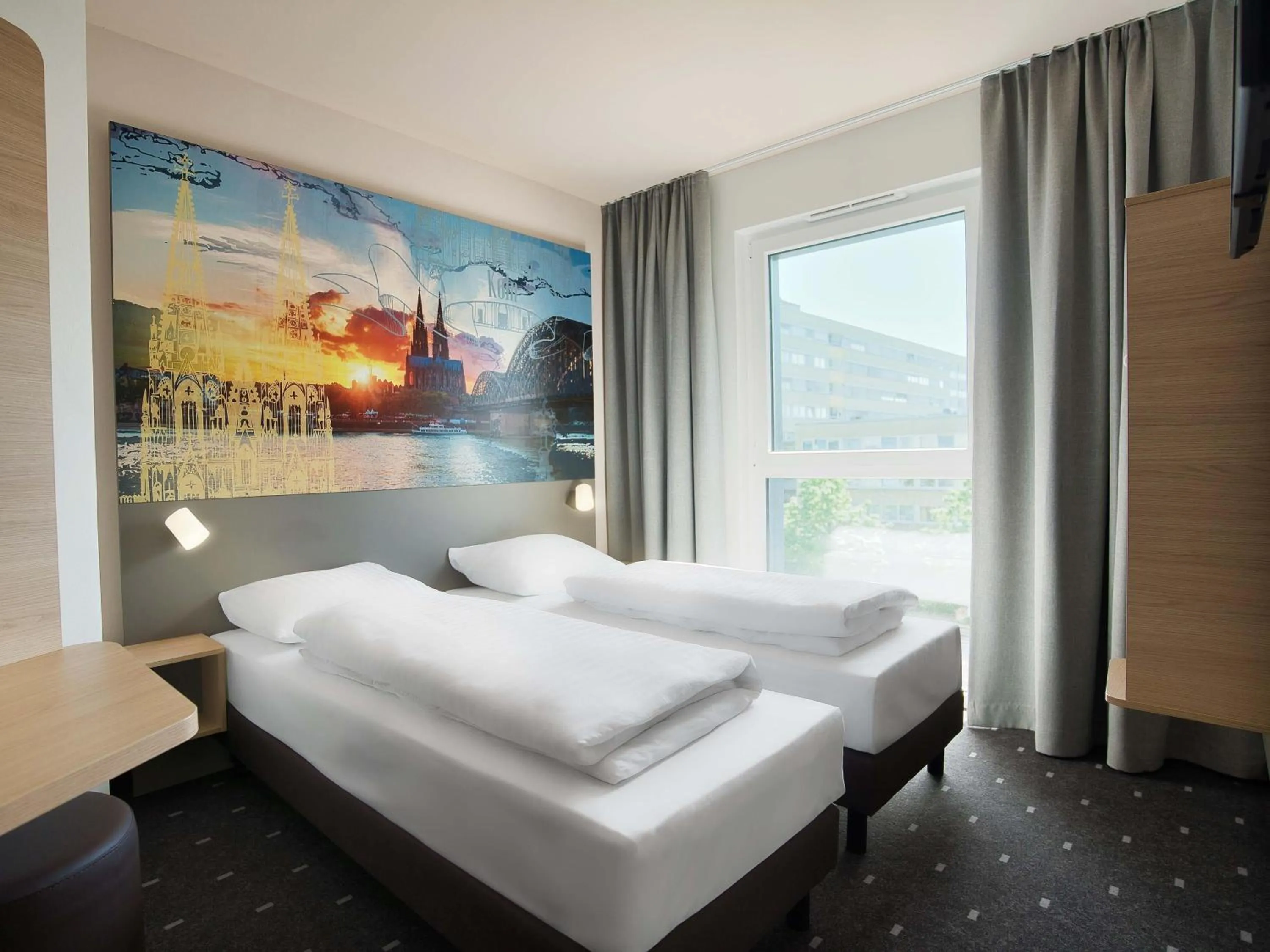 Photo of the whole room, Bed in B&B Hotel Köln-City