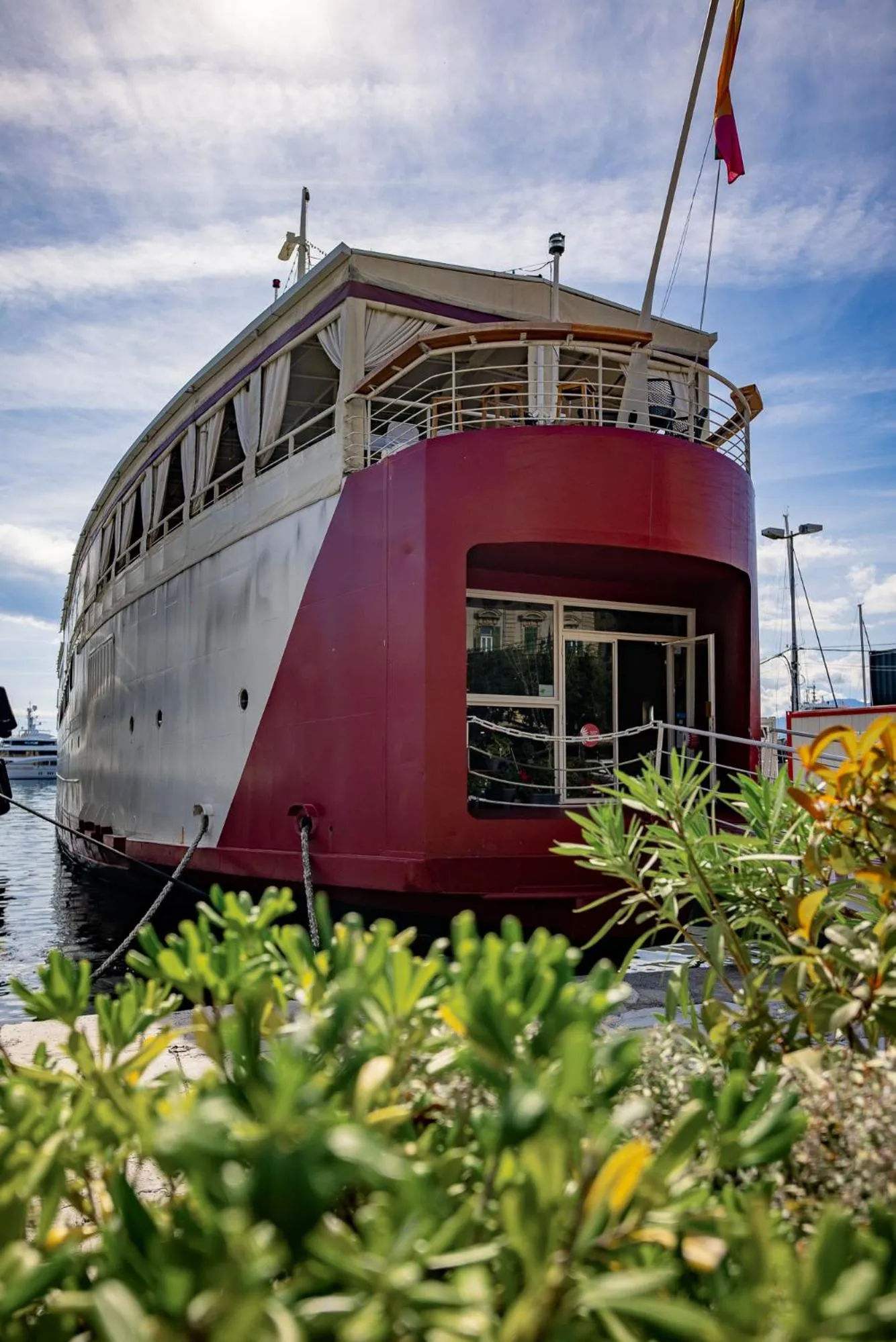 Property building in Botel Marina