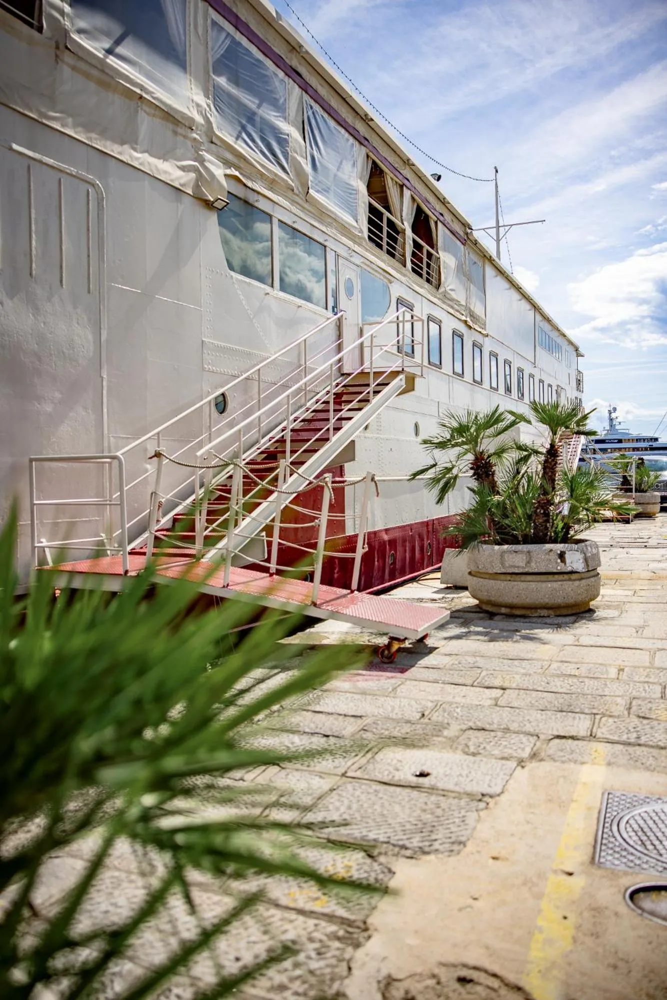 Property building in Botel Marina