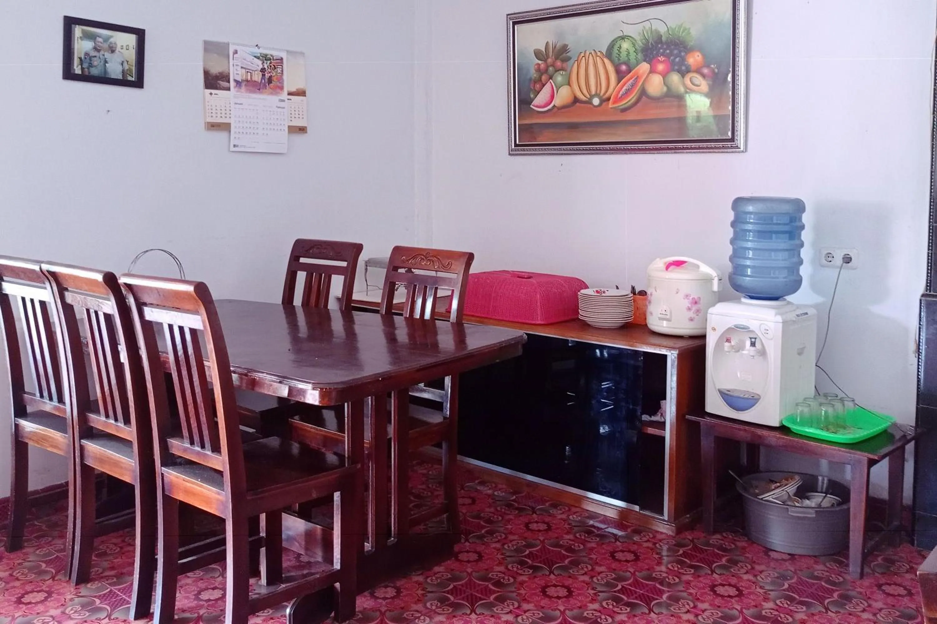 Restaurant/places to eat in RedDoorz Syariah @ Wisma Soponyono