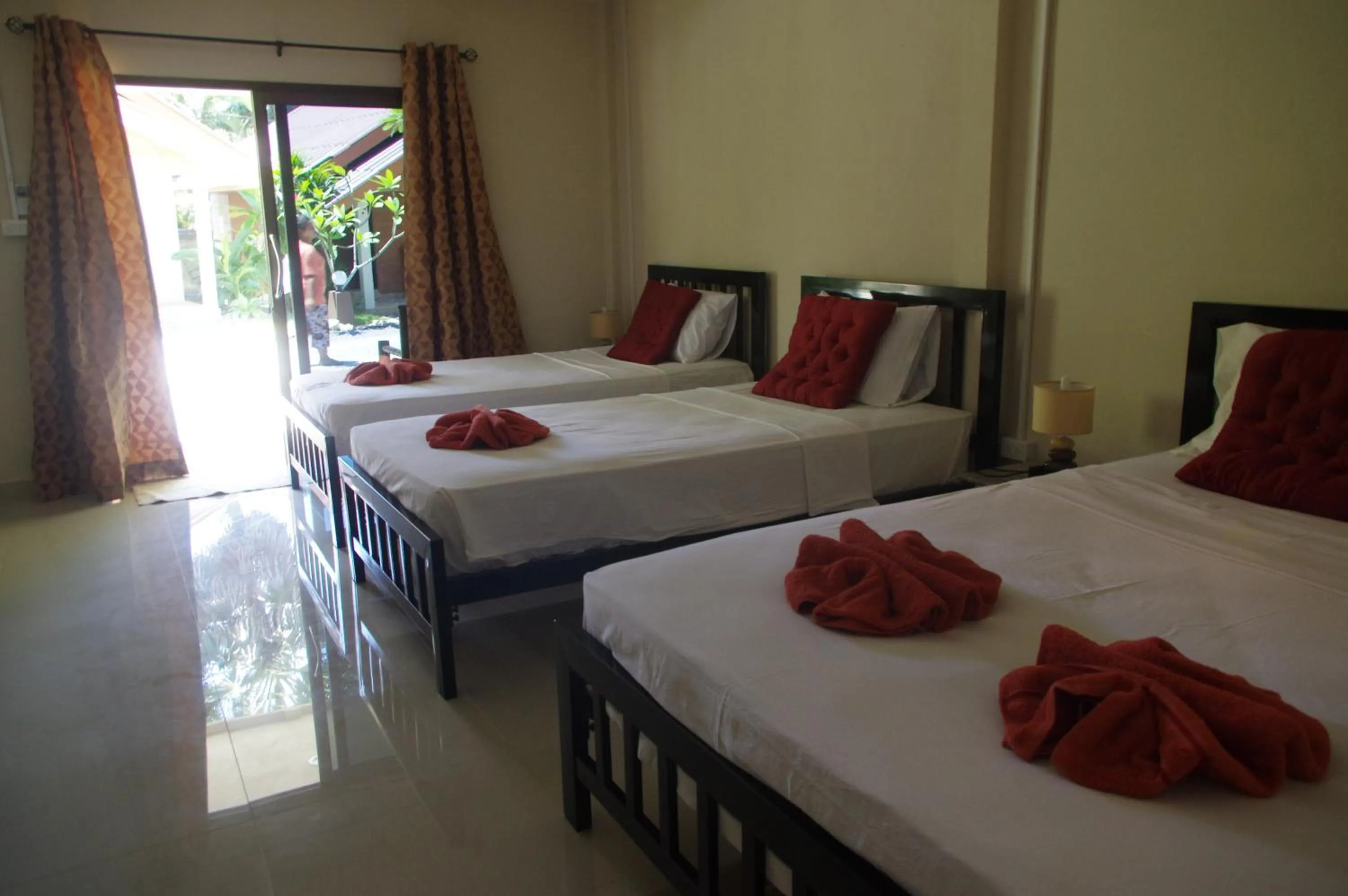 Bed in Thai House Beach Resort