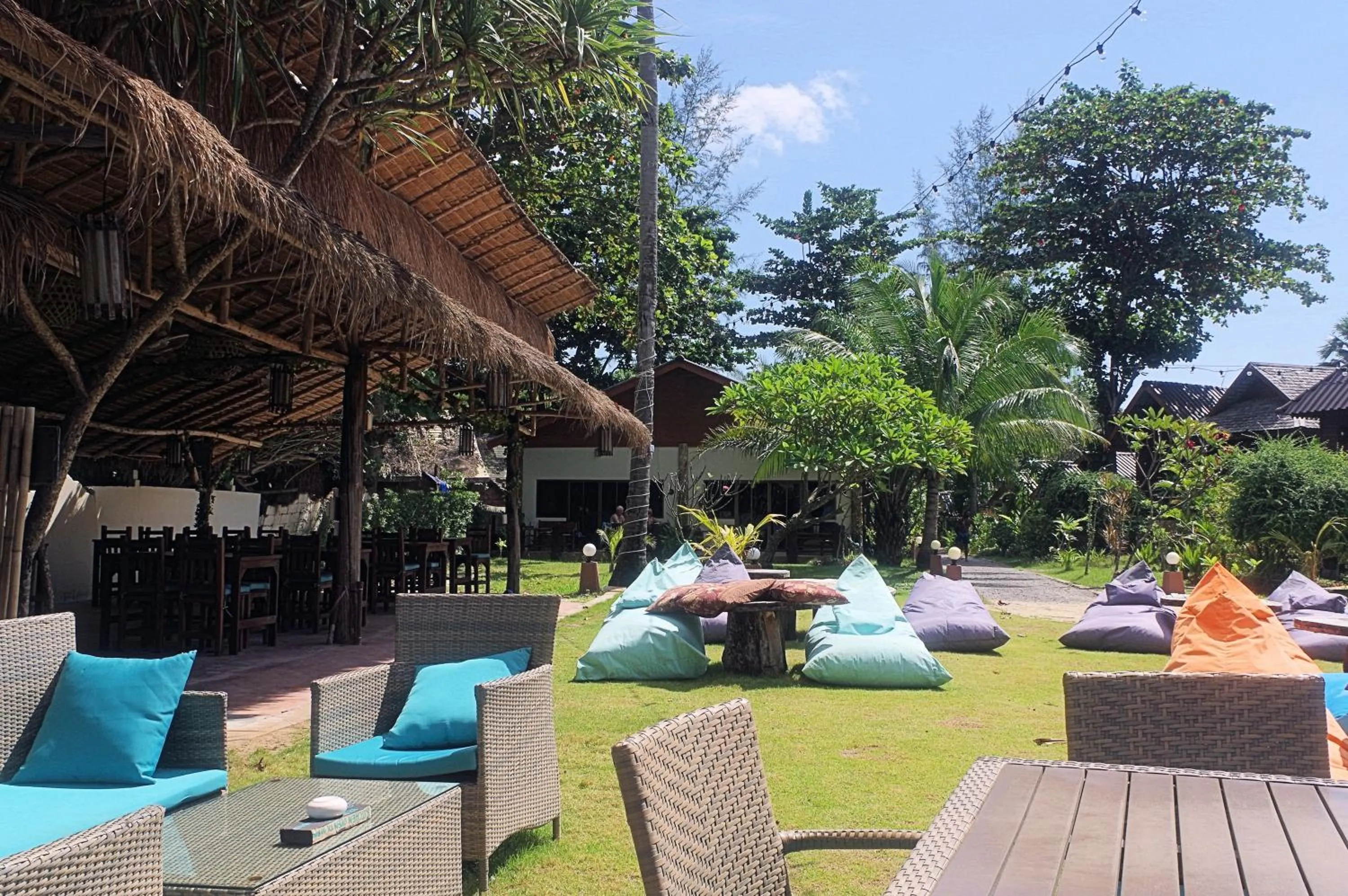 Garden in Thai House Beach Resort