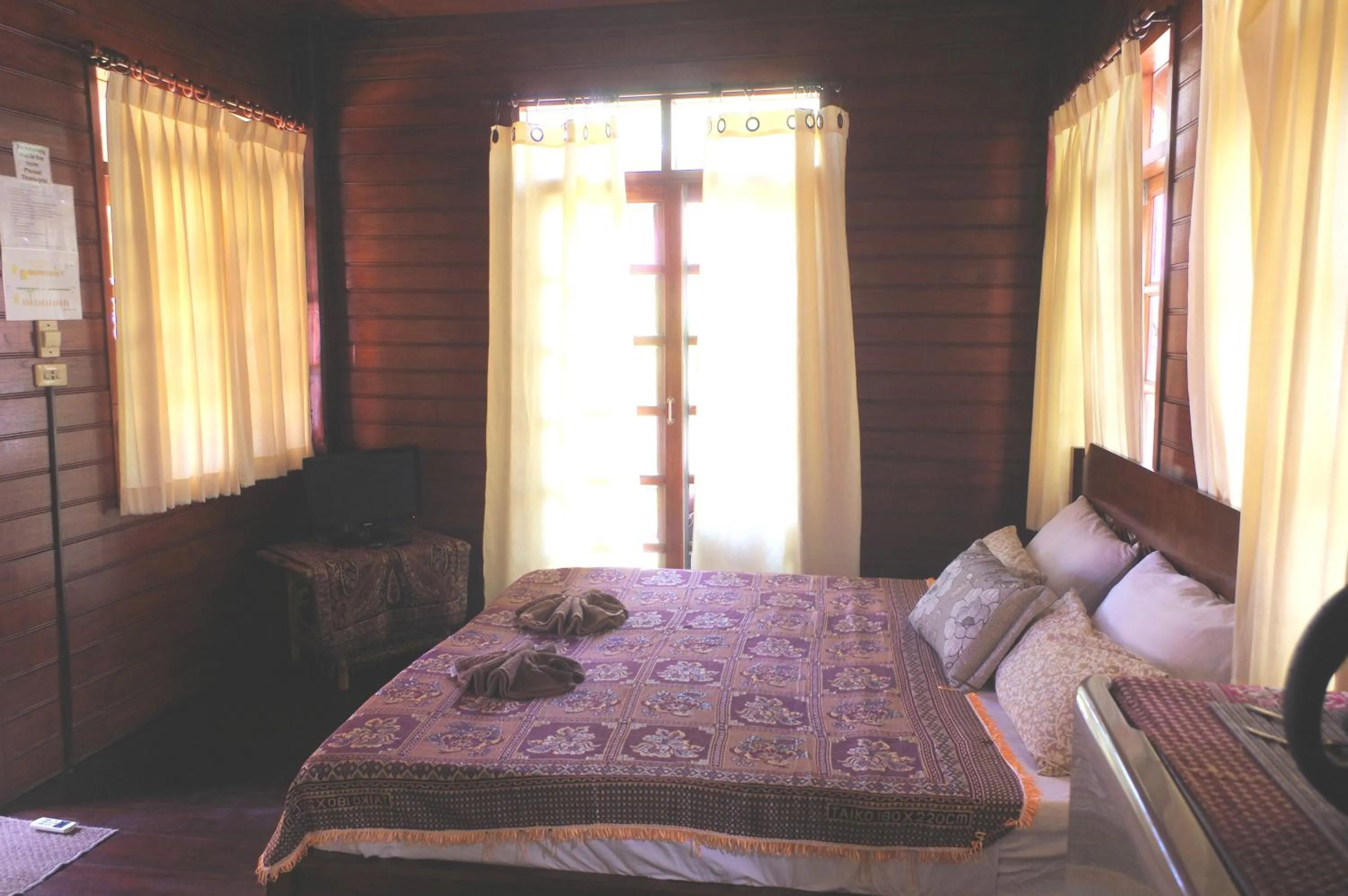 Bed in Thai House Beach Resort