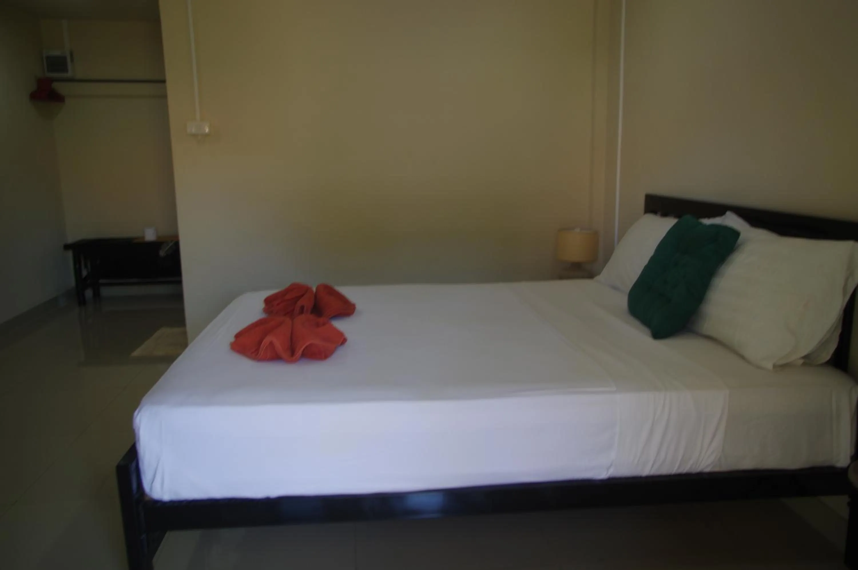 Bed in Thai House Beach Resort