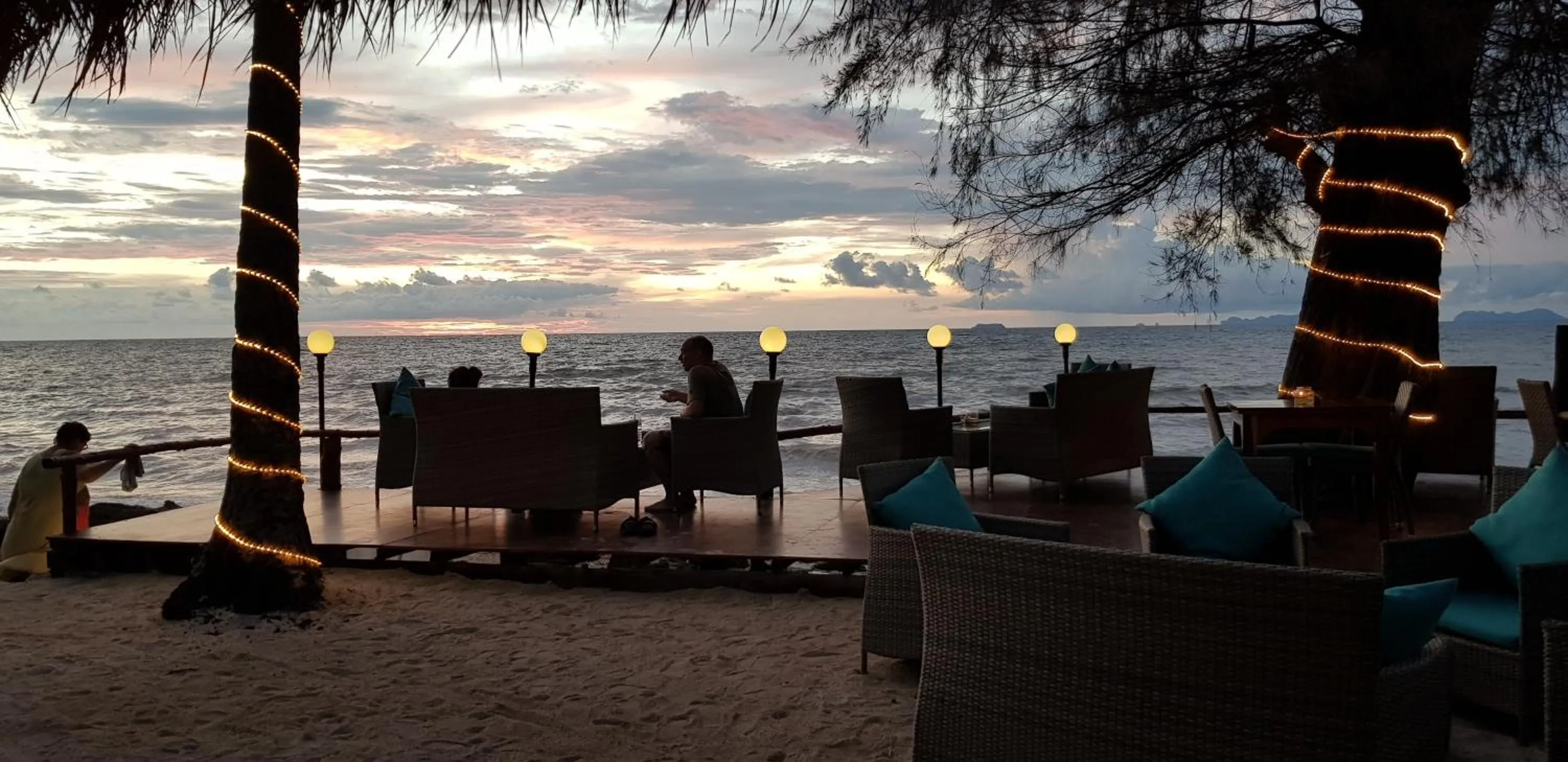 Restaurant/places to eat in Thai House Beach Resort