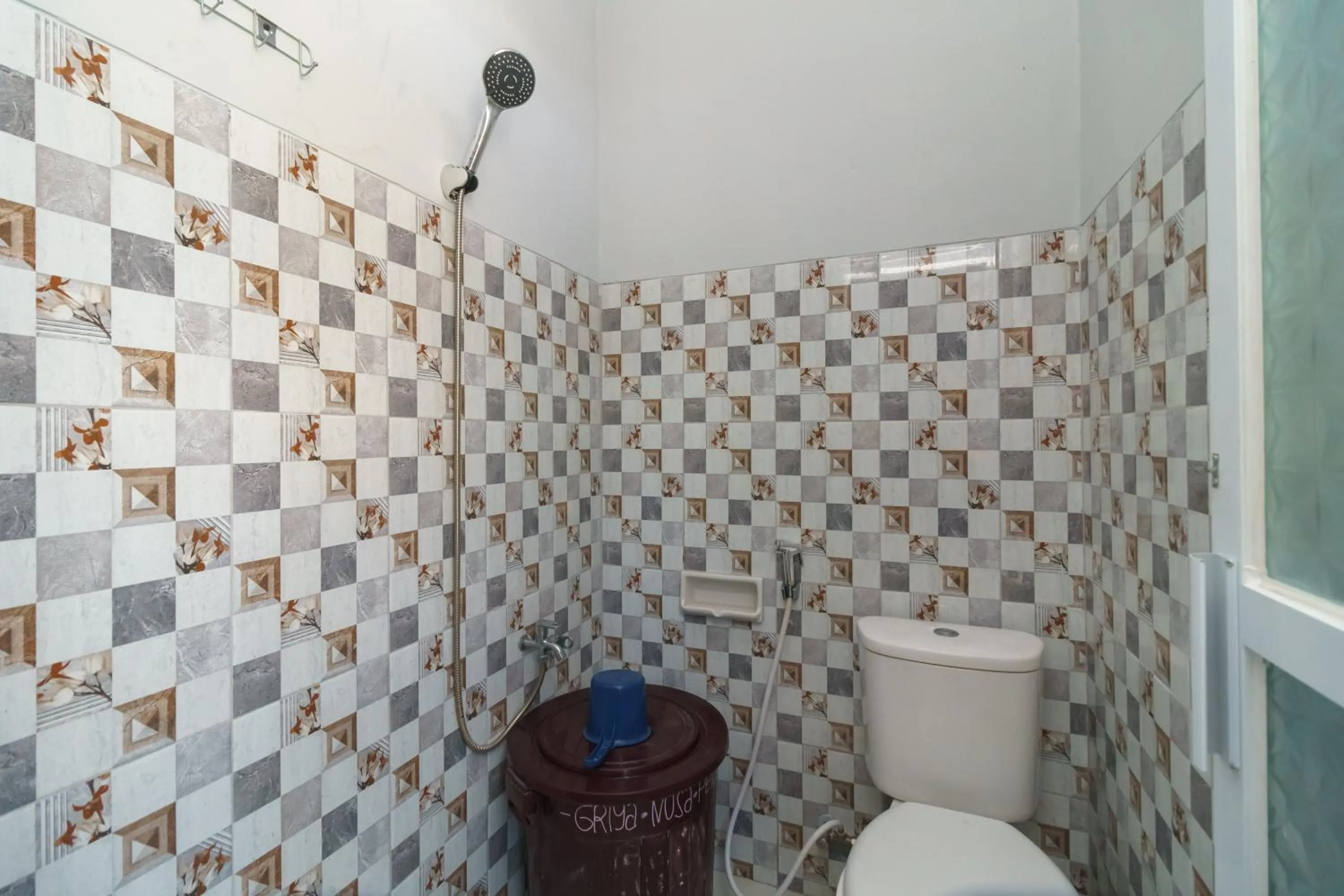 Bathroom in KoolKost Near Universitas Islam Negeri Raden Intan Lampung 2