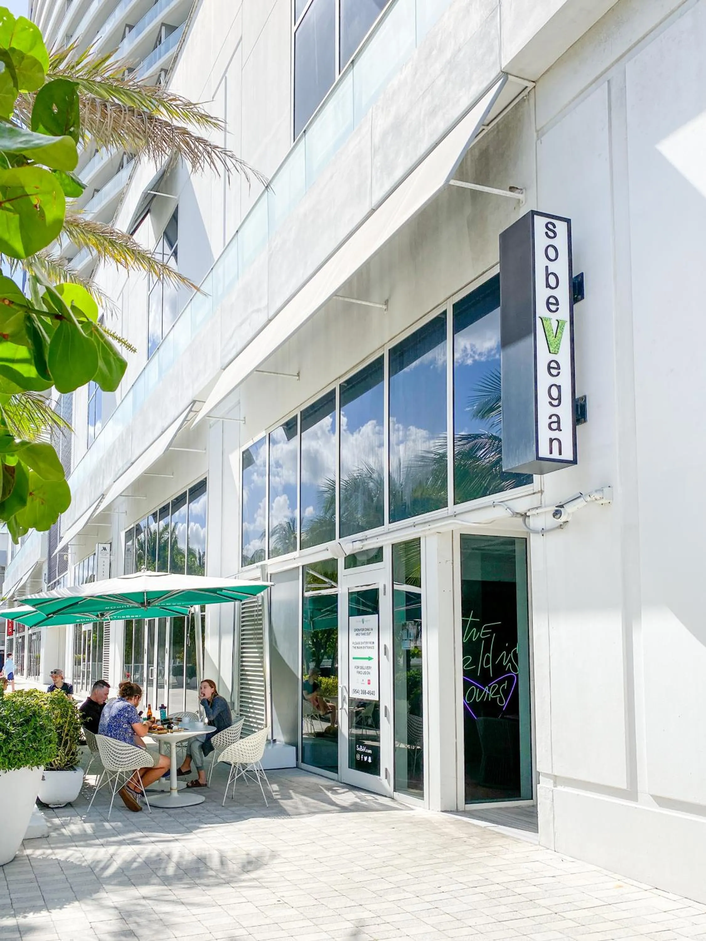 Property building in W Residences Fort Lauderdale Luxury Suites Across from Fort Lauderdale Beach