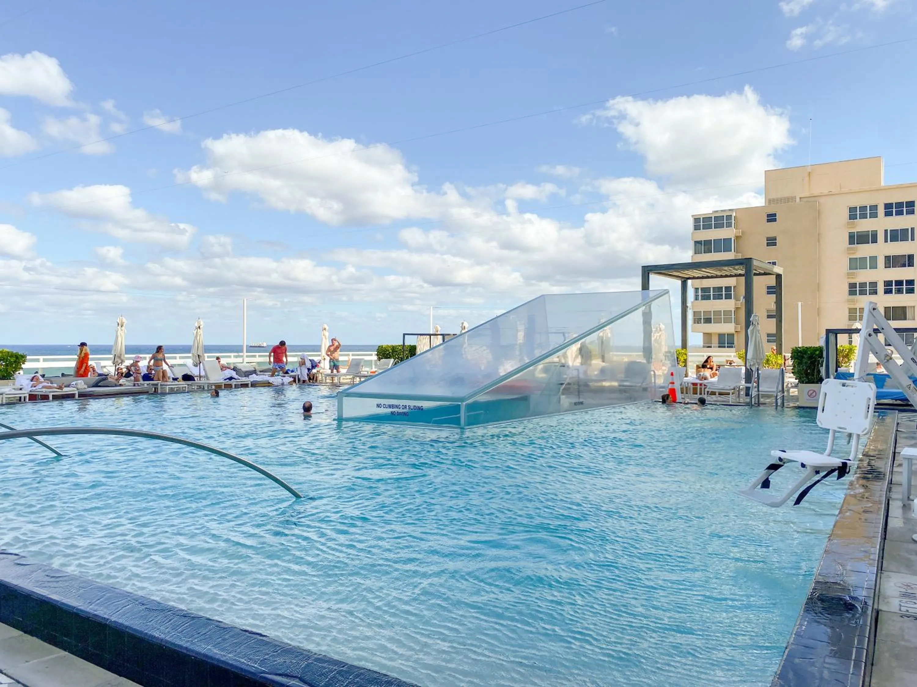 Property building in W Residences Fort Lauderdale Luxury Suites Across from Fort Lauderdale Beach