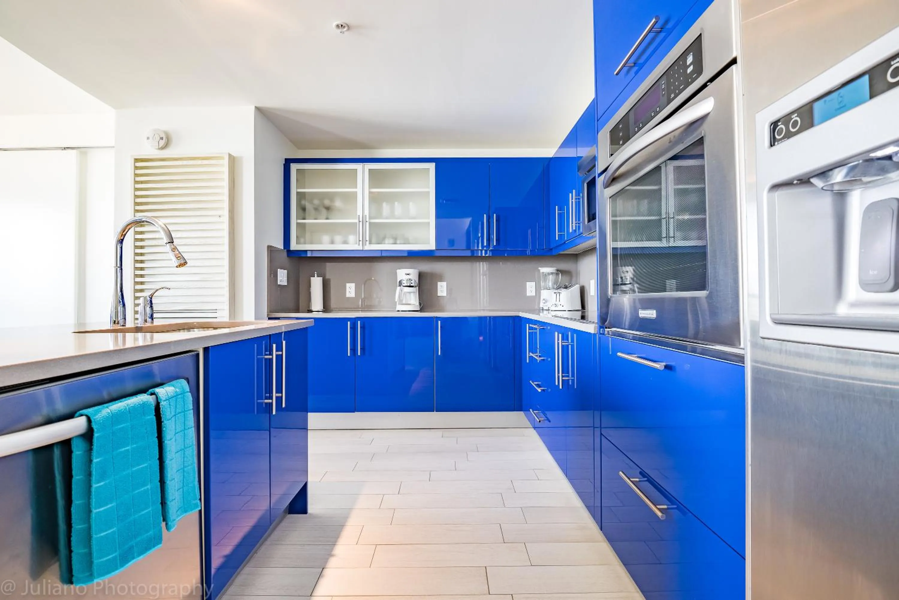 Kitchen or kitchenette in W Residences Fort Lauderdale Luxury Suites Across from Fort Lauderdale Beach