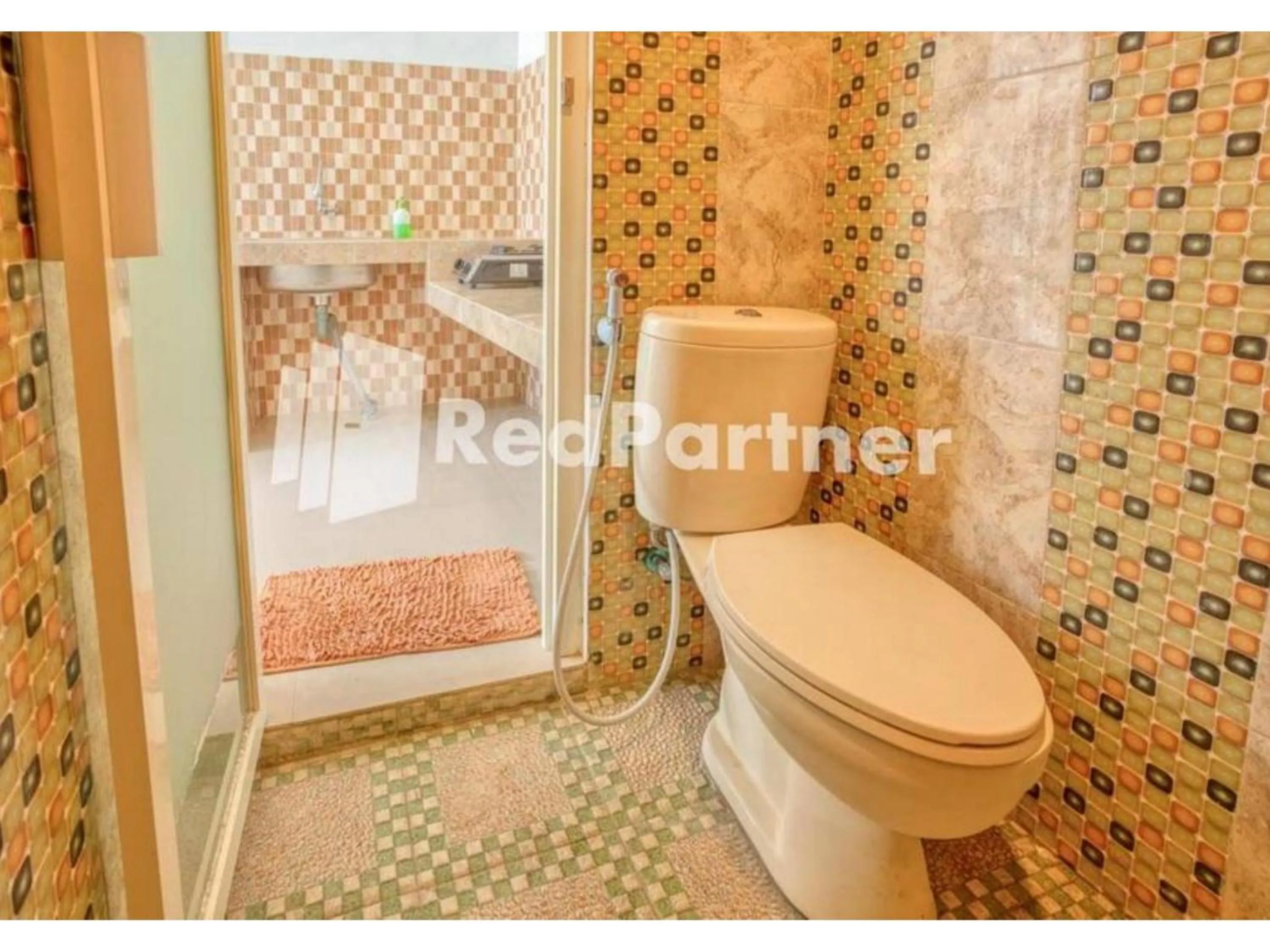 Bathroom in Griya Rahayu Guesthouse Mitra RedDoorz near Jatim Park 2 Batu