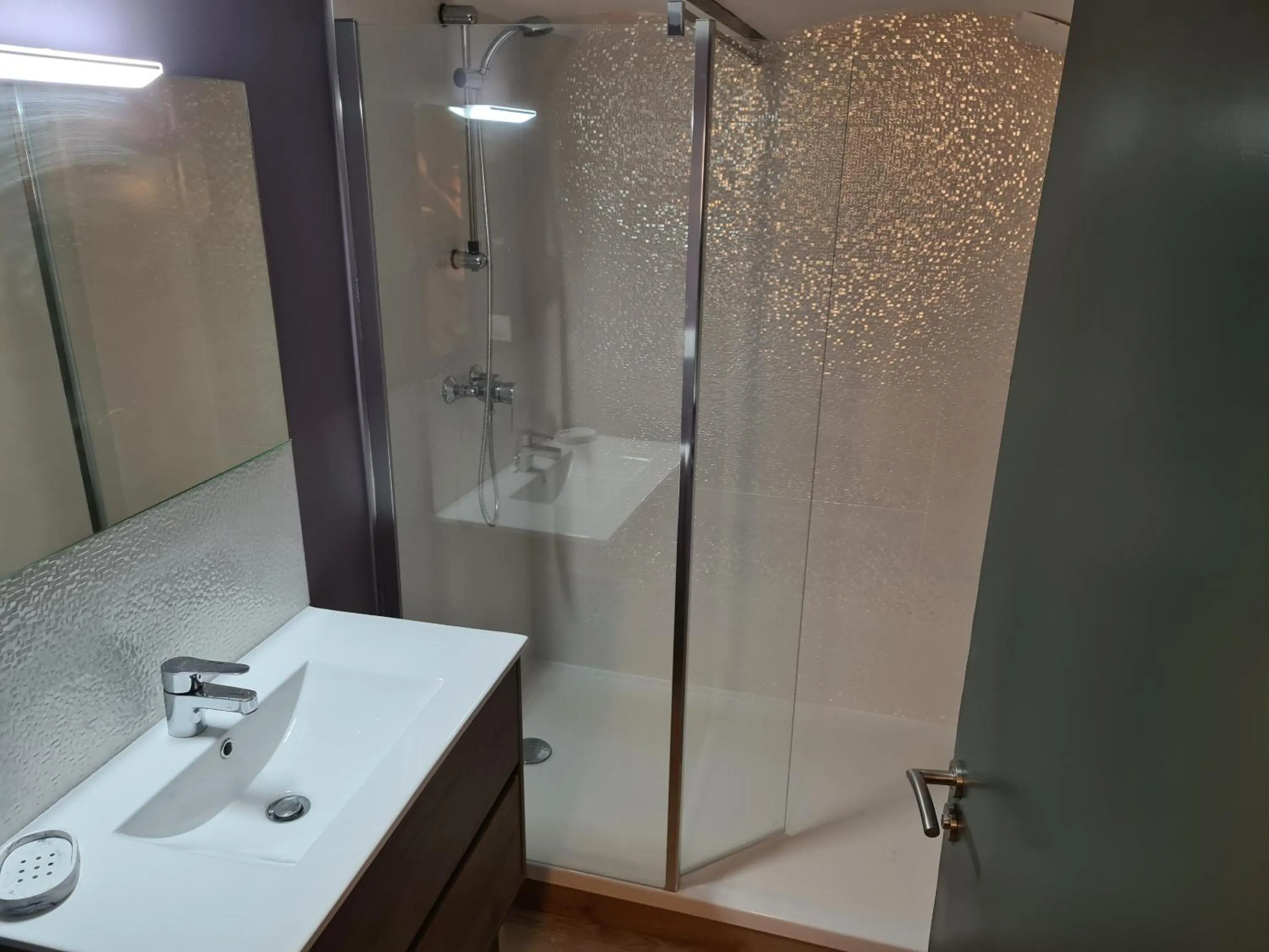 Bathroom in Bleautiful "Eugénie" Charmante Maison de ville