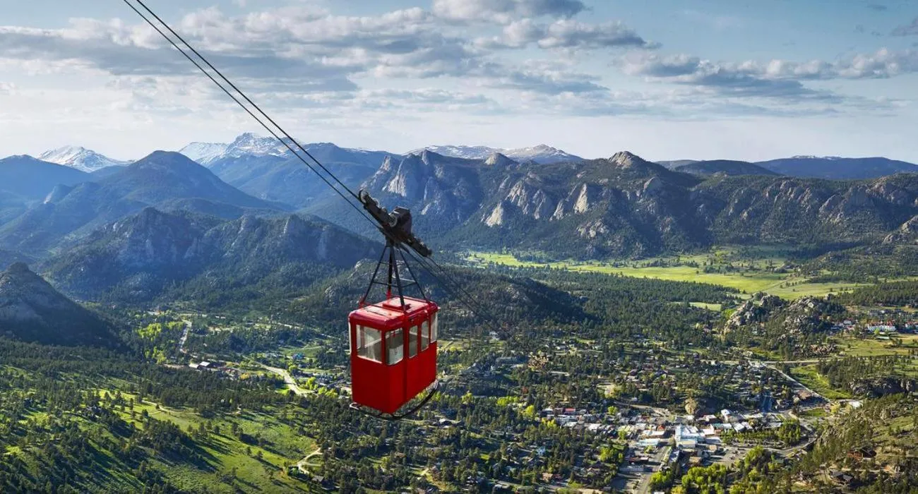 Lily Mountain Lodge - Amazing Mountains Views, Private Hot Tub, Great Location