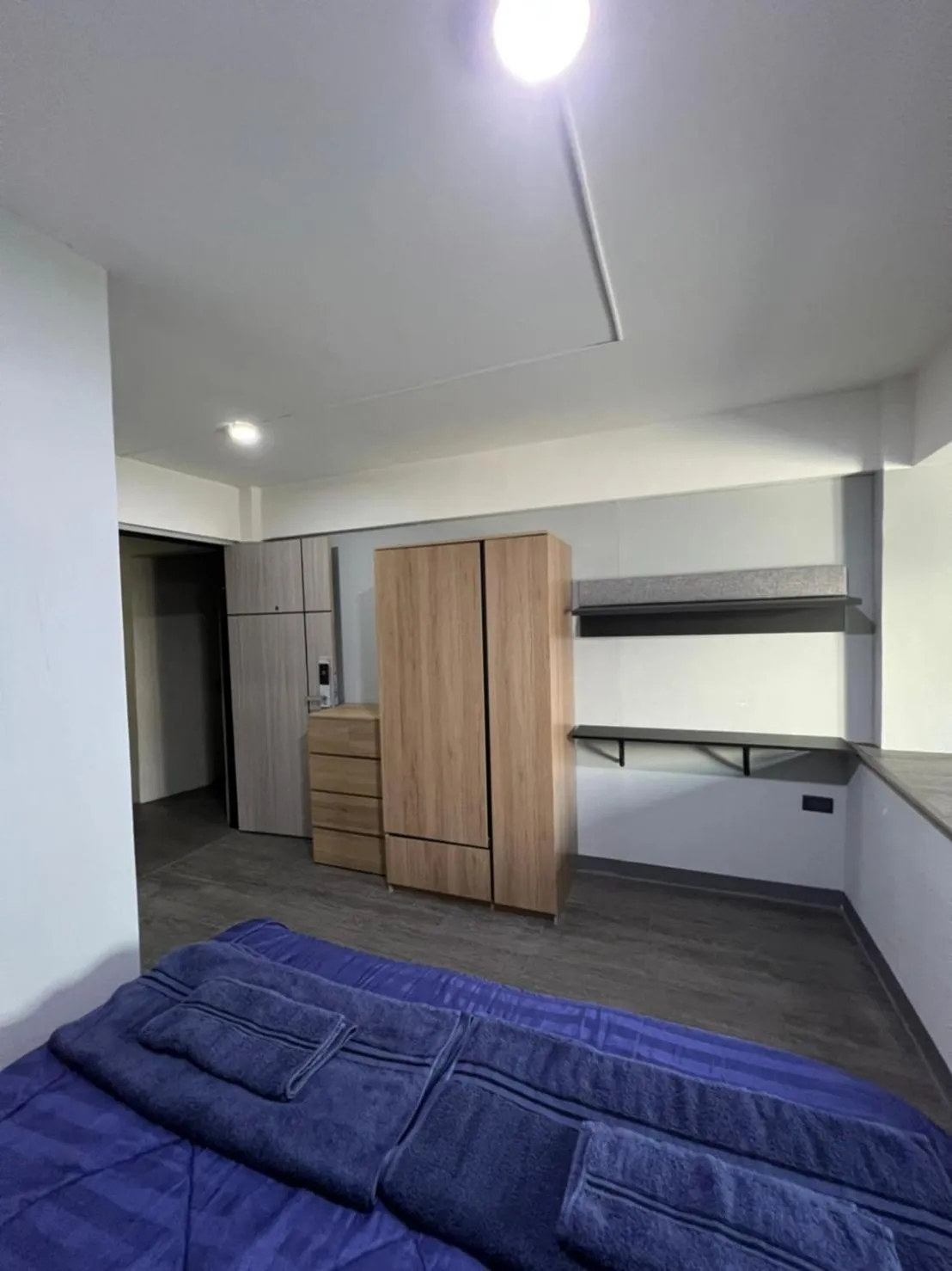 Photo of the whole room, Bed in W71