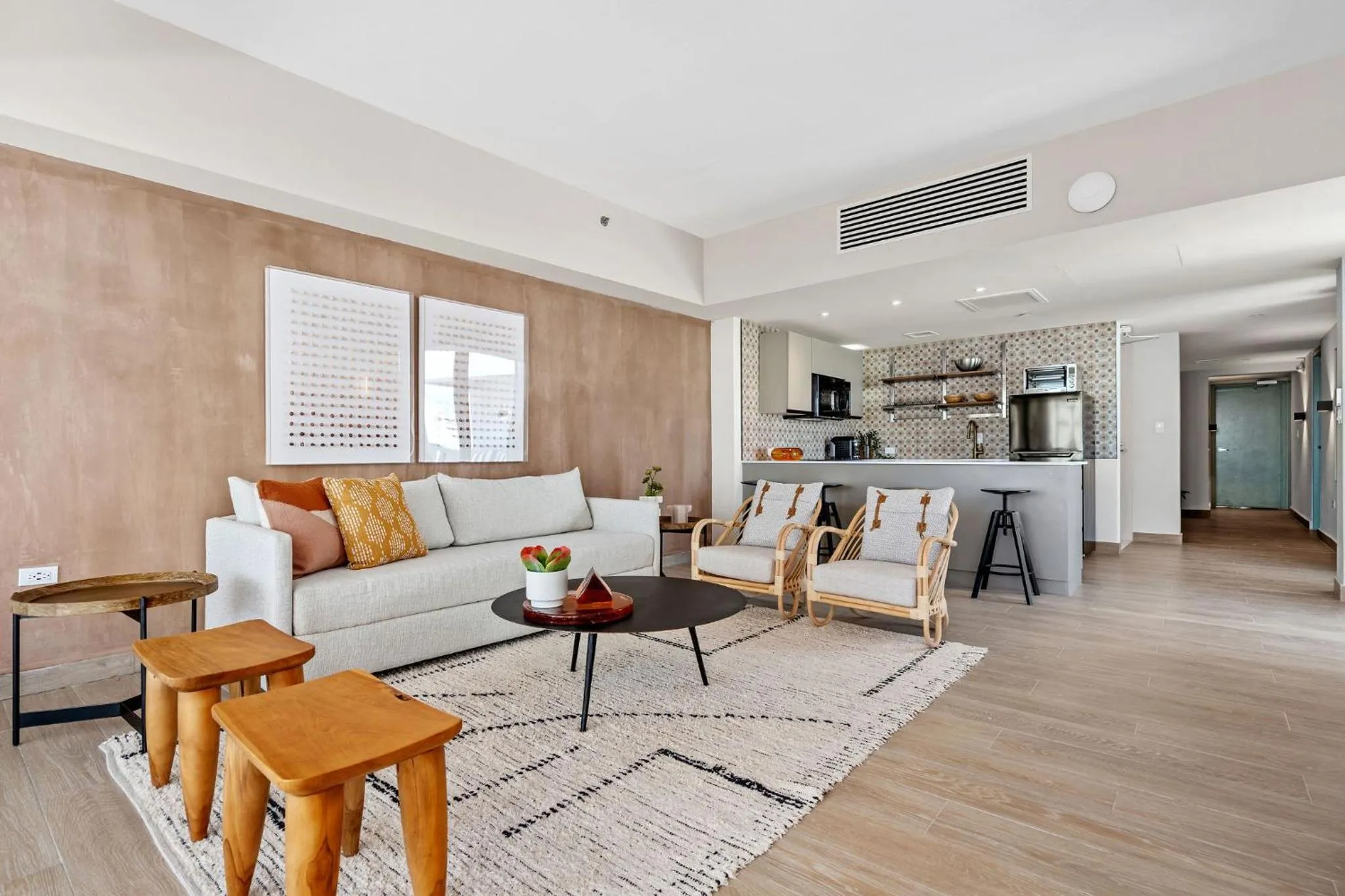 Kitchen or kitchenette in HiBird- Apartment and Suites Hotel