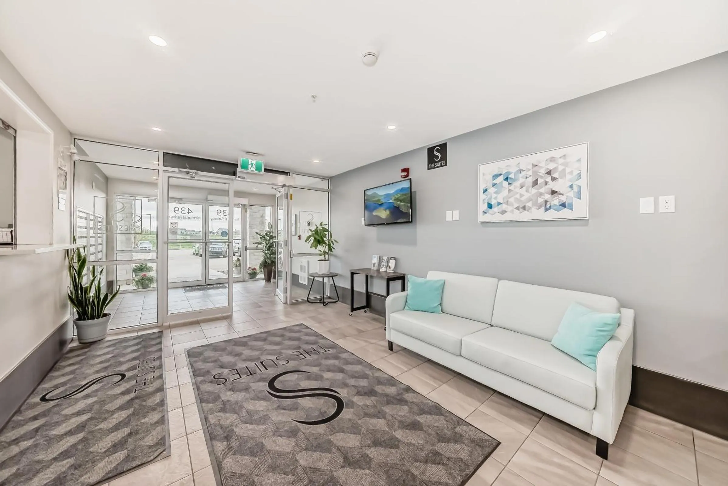 Lobby or reception in The Suites, INN Hotels