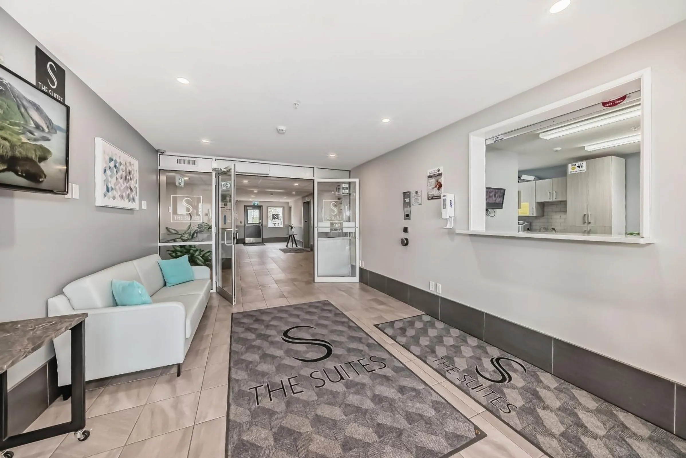 Lobby or reception in The Suites, INN Hotels