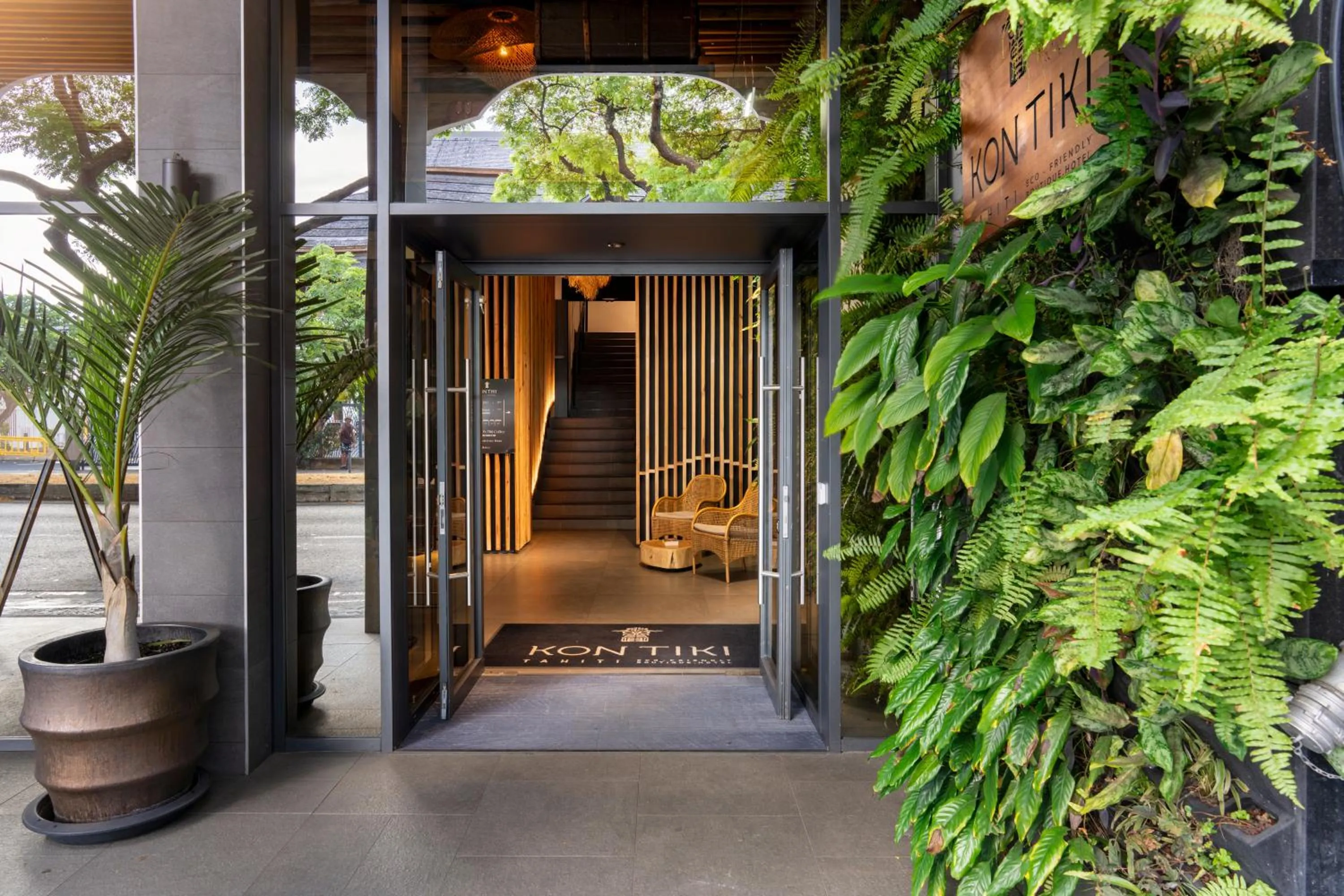 Facade/entrance in Polynesian Cabins by Kon Tiki