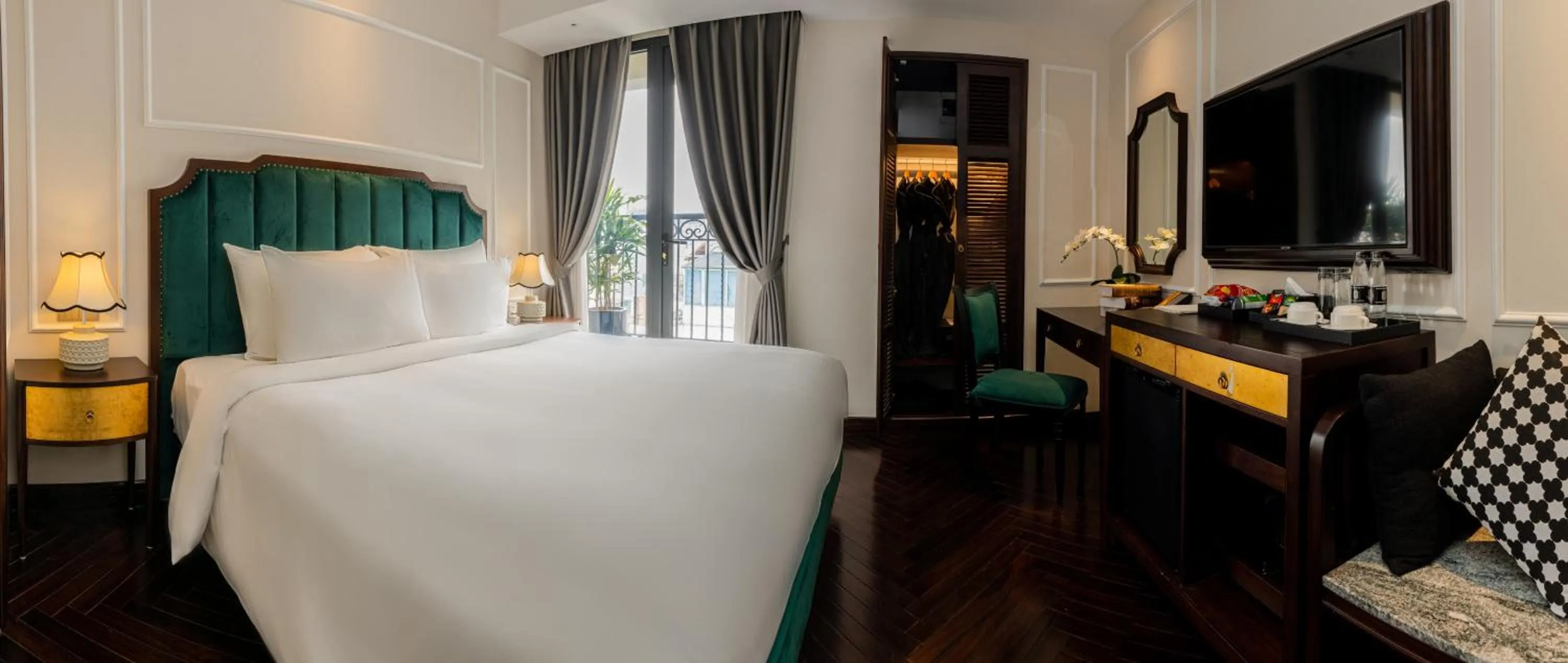 Bedroom, Bed in LeaH Silk Hotel