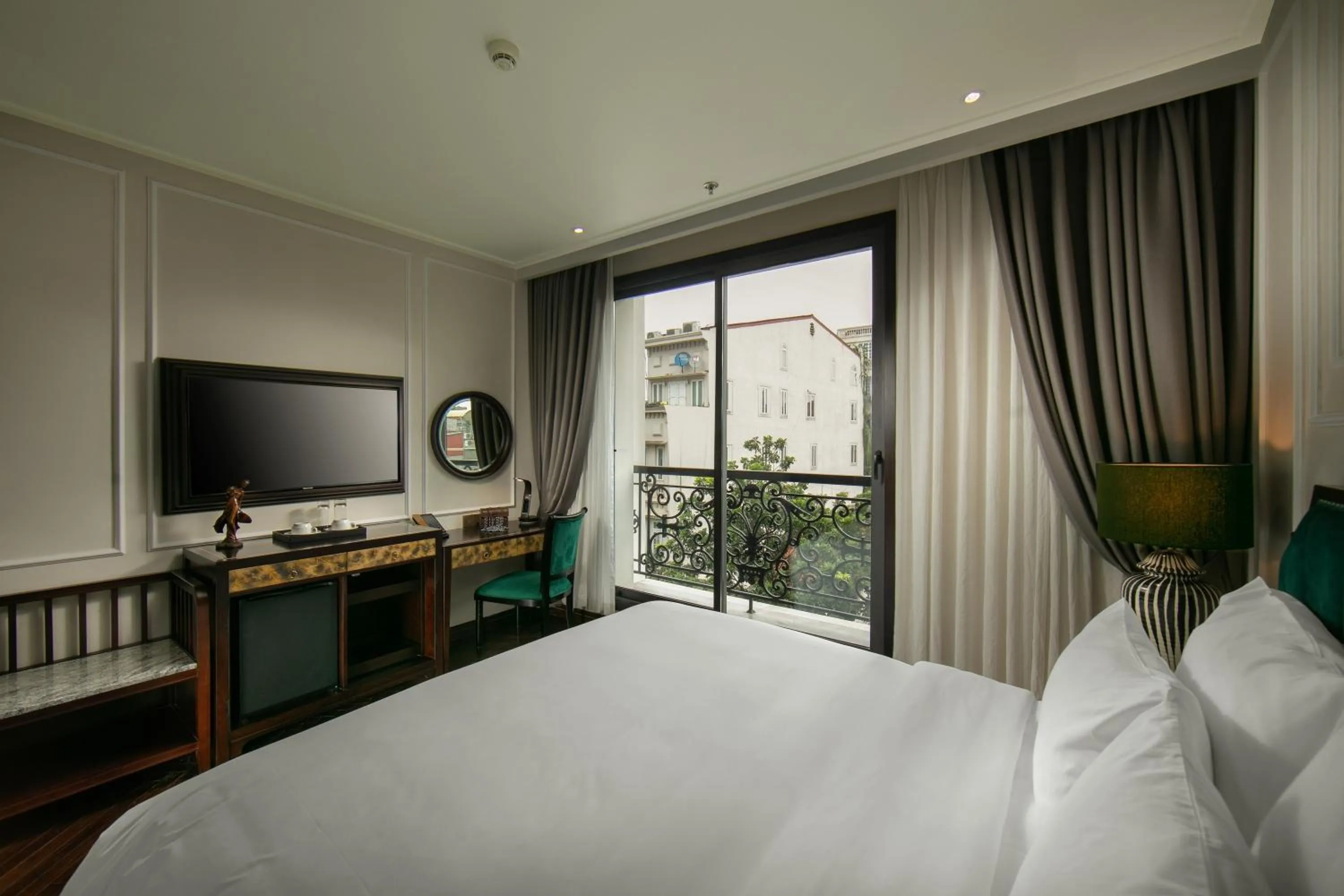 View (from property/room), Bed in LeaH Silk Hotel