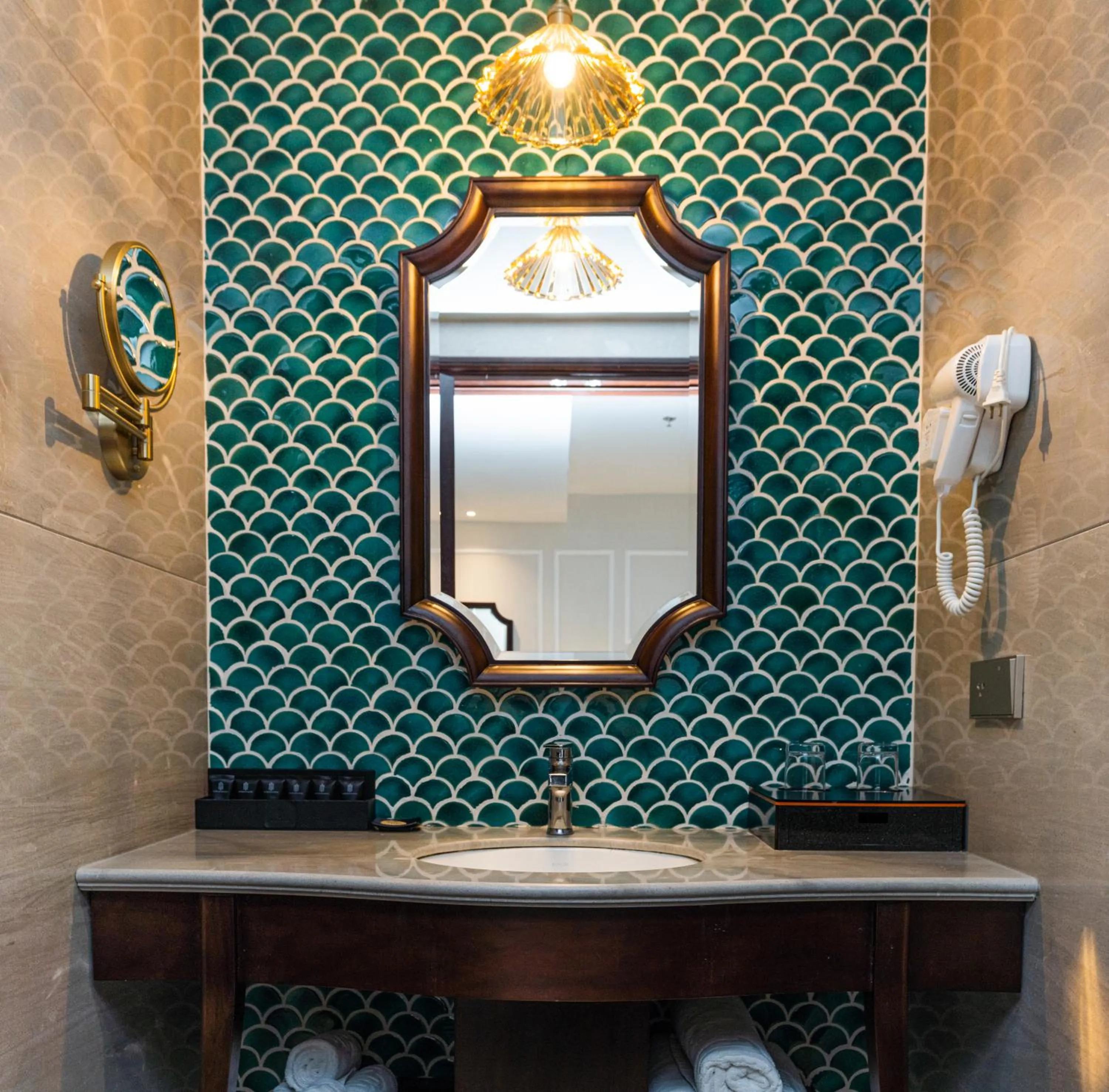 Bathroom in LeaH Silk Hotel