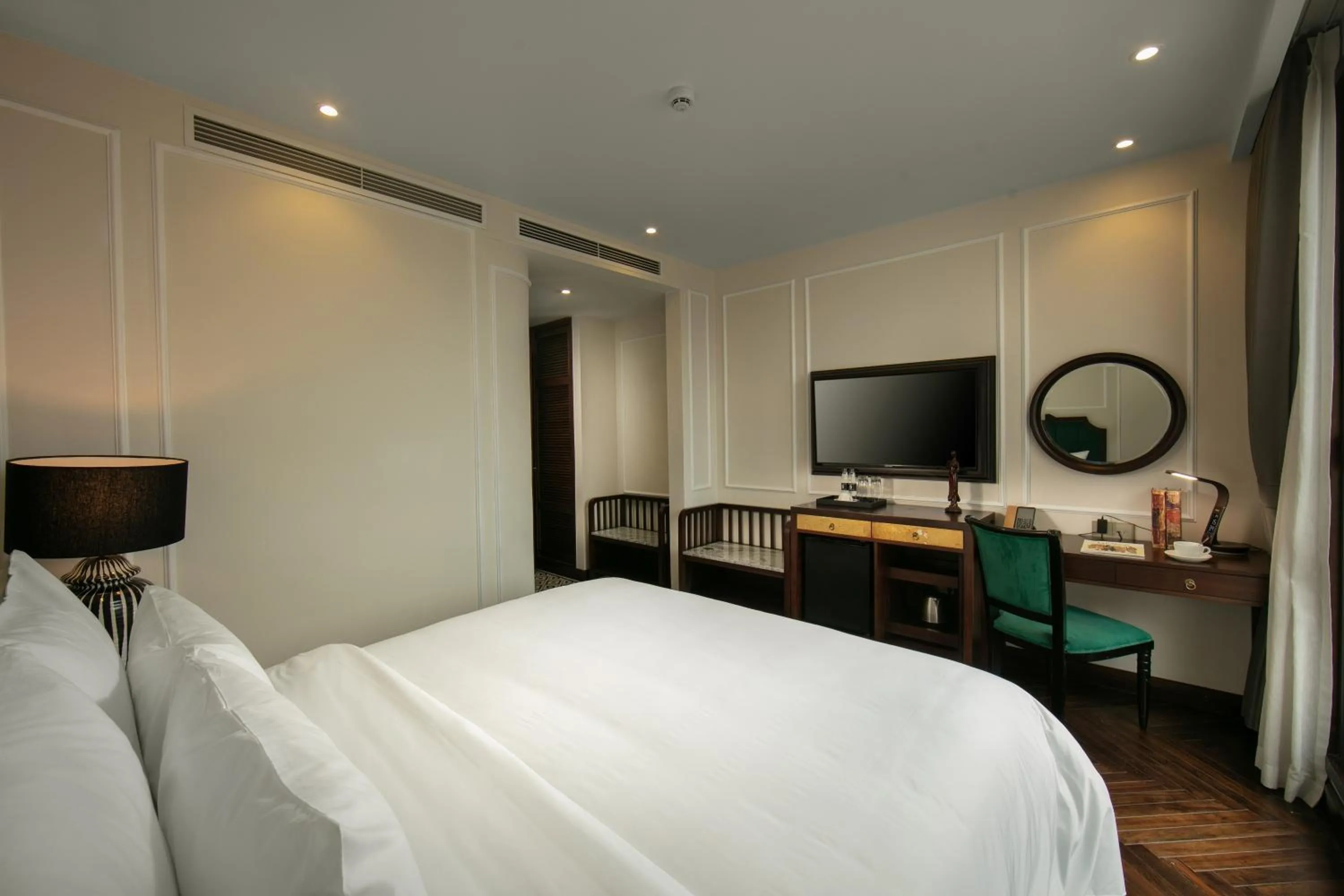 TV and multimedia, Bed in LeaH Silk Hotel