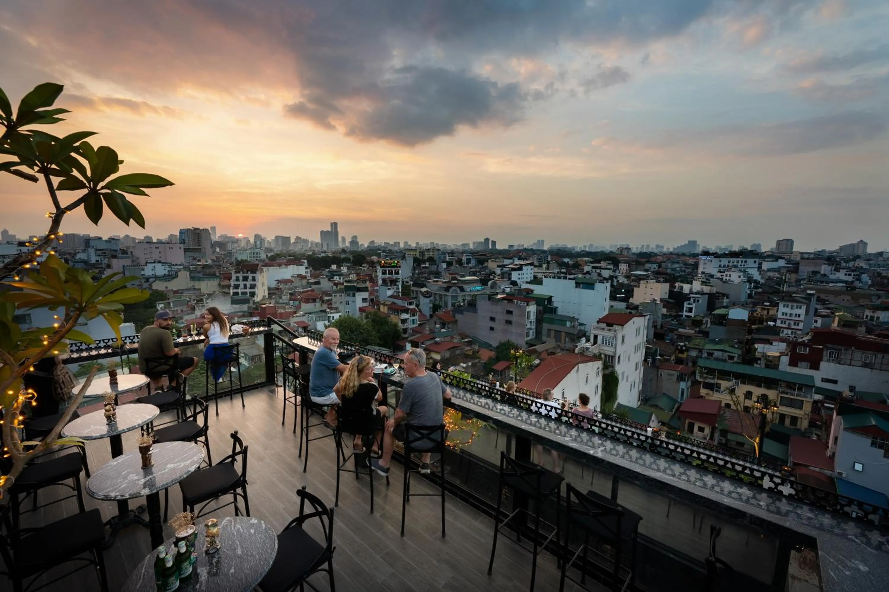 Lounge or bar in LeaH Silk Hotel