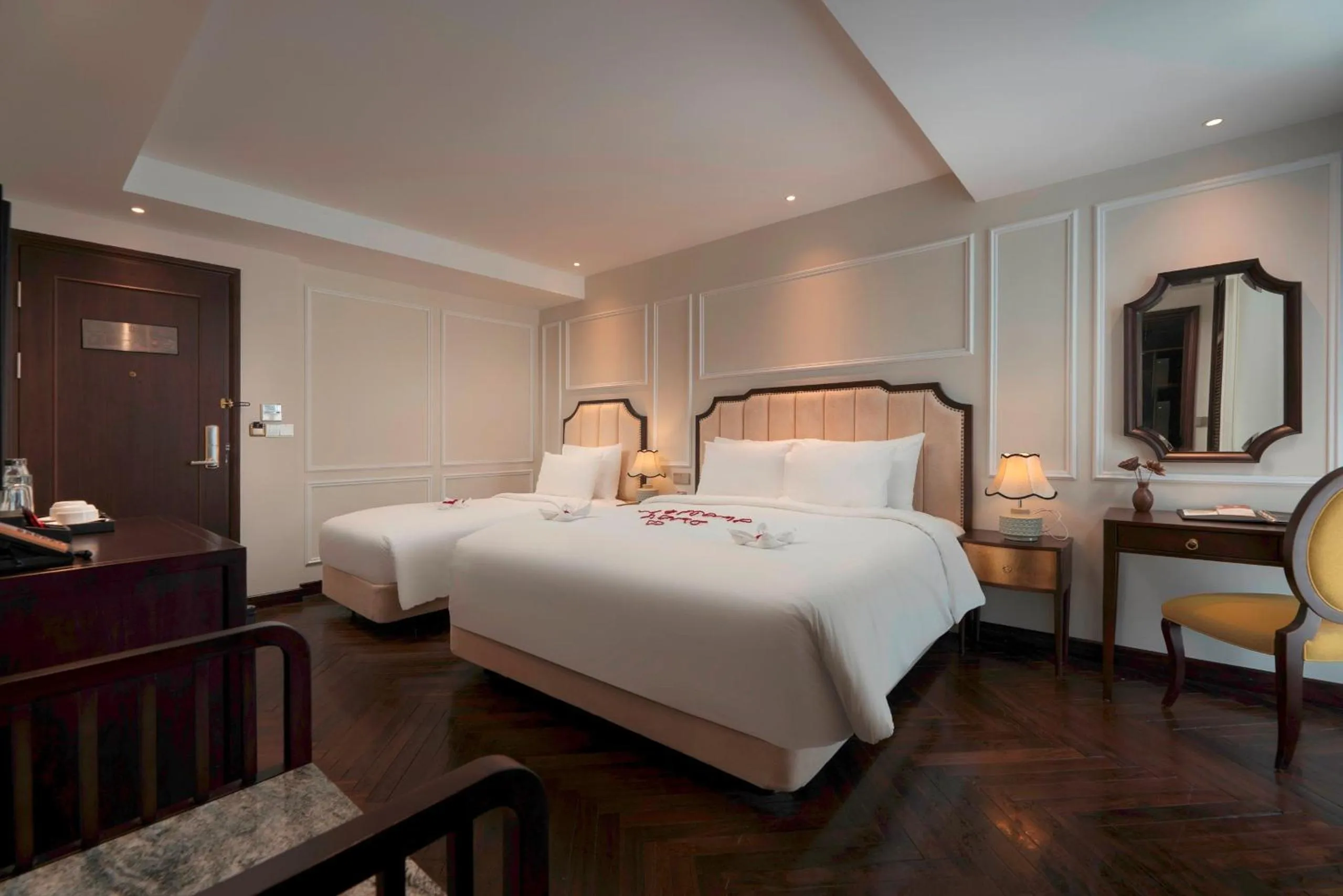 Bedroom, Bed in LeaH Silk Hotel