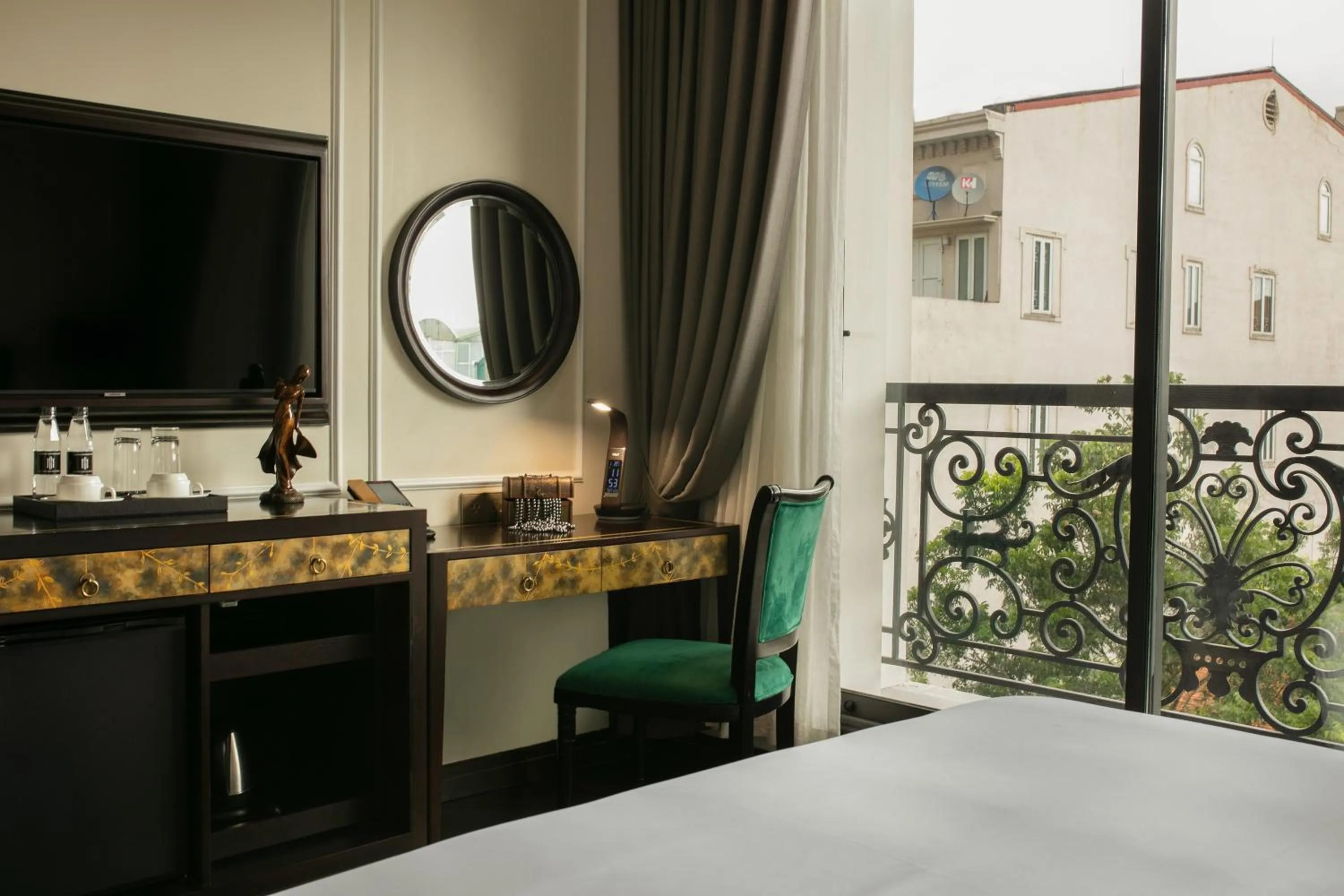 TV and multimedia, Bed in LeaH Silk Hotel