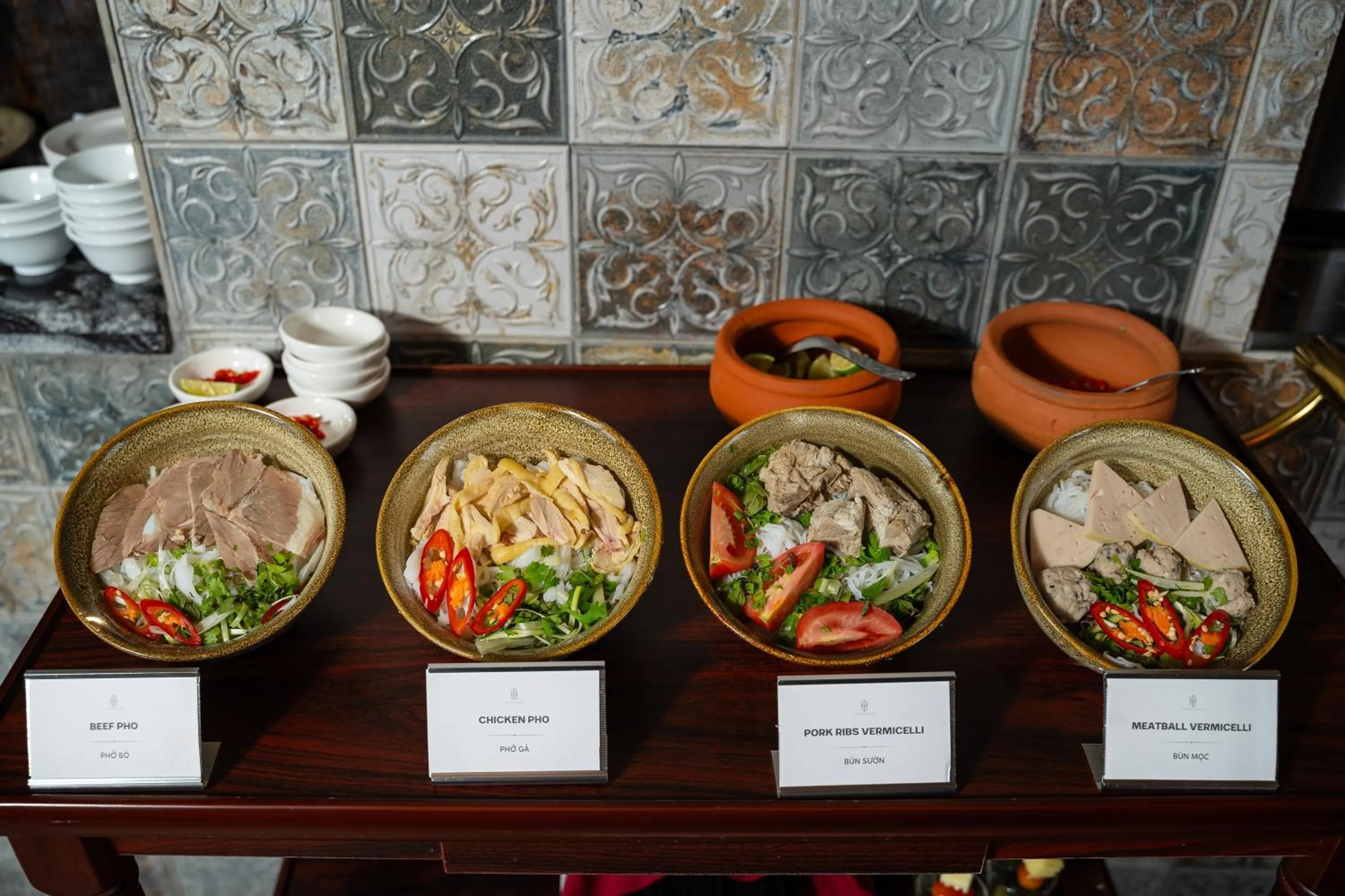 Restaurant/places to eat in LeaH Silk Hotel