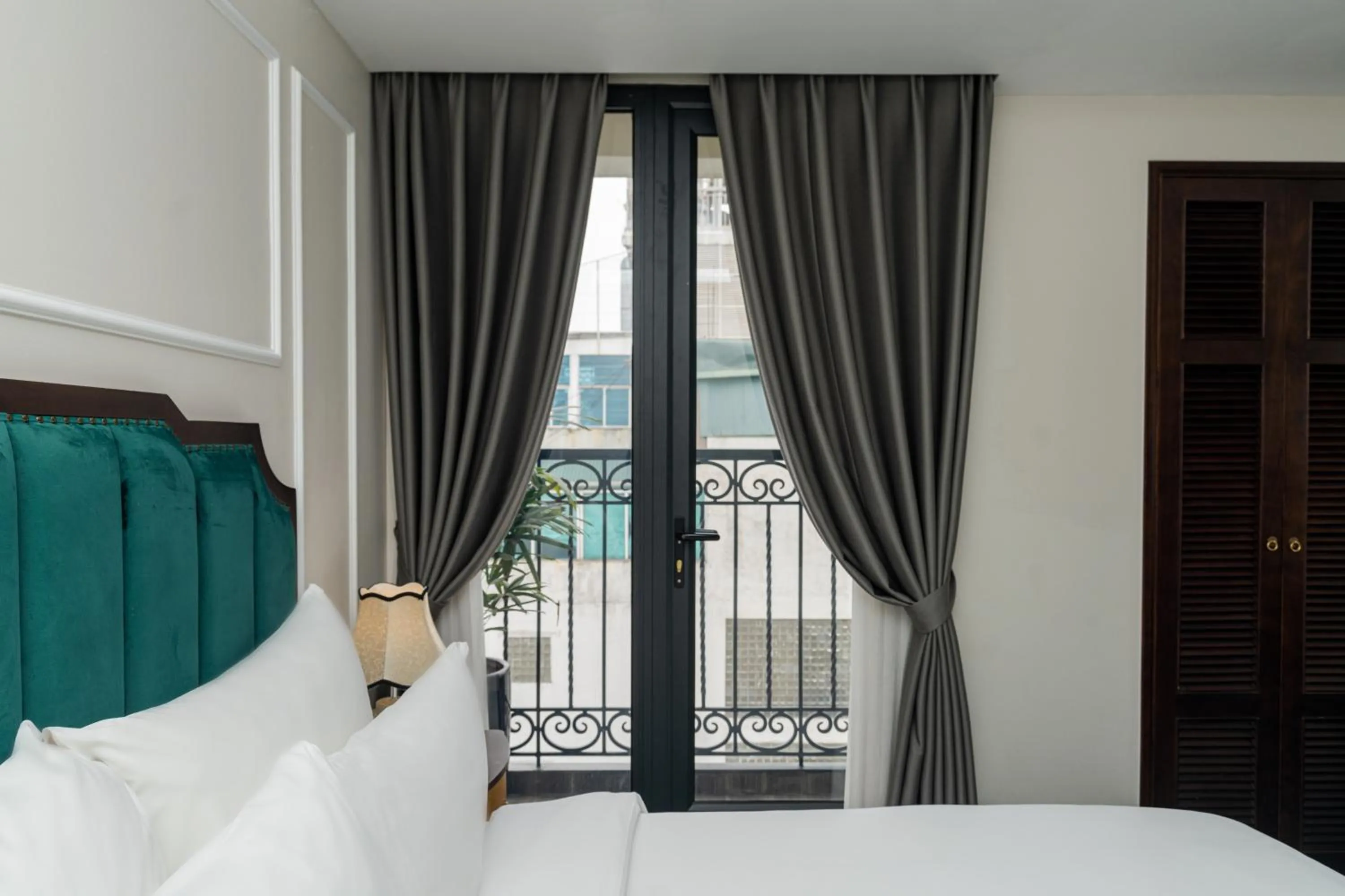 Bedroom, Bed in LeaH Silk Hotel