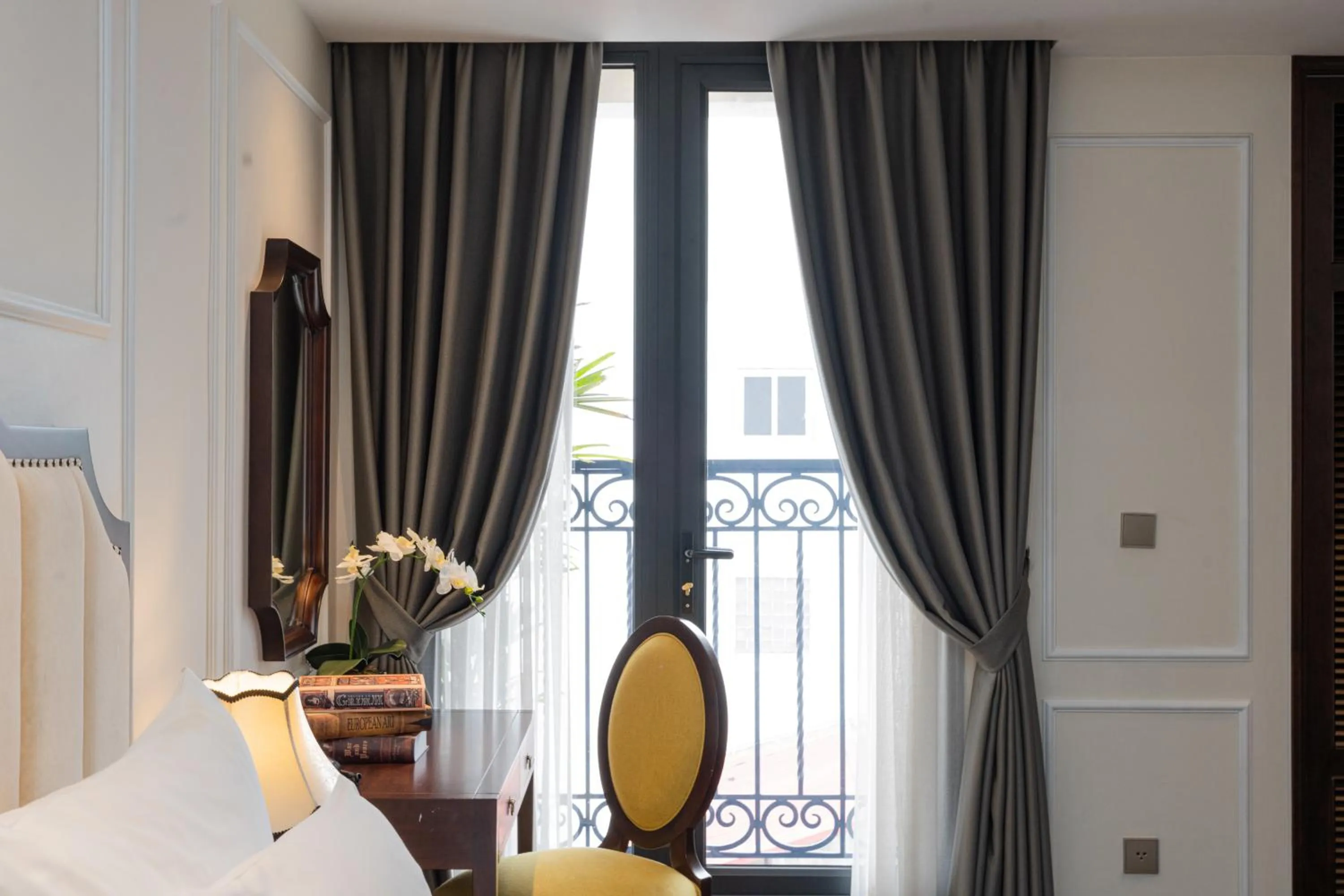 Bedroom, Bed in LeaH Silk Hotel