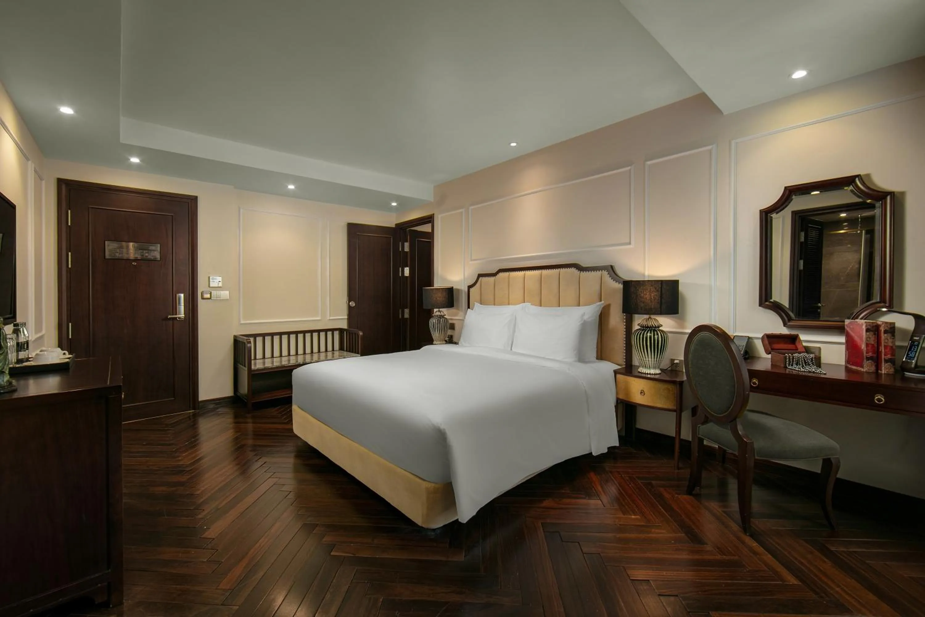 Bedroom, Bed in LeaH Silk Hotel