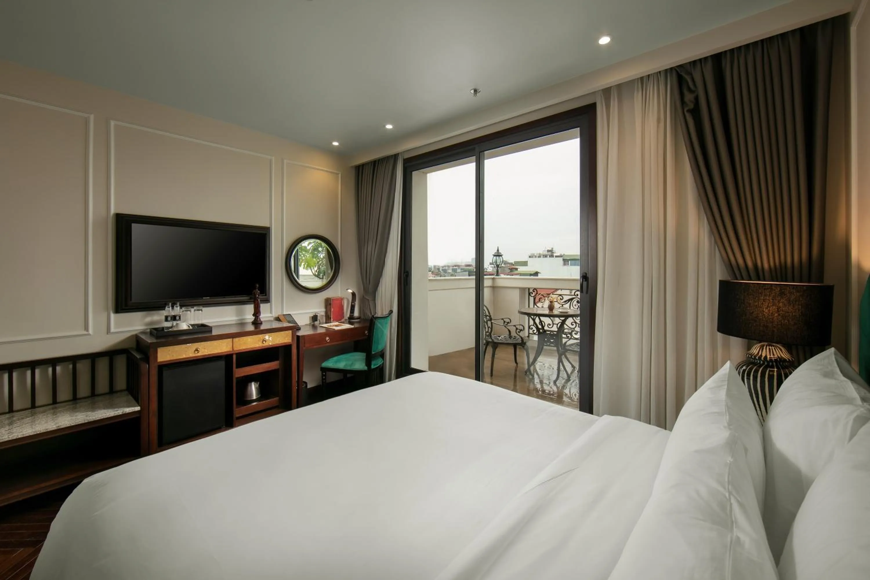 TV and multimedia, Bed in LeaH Silk Hotel