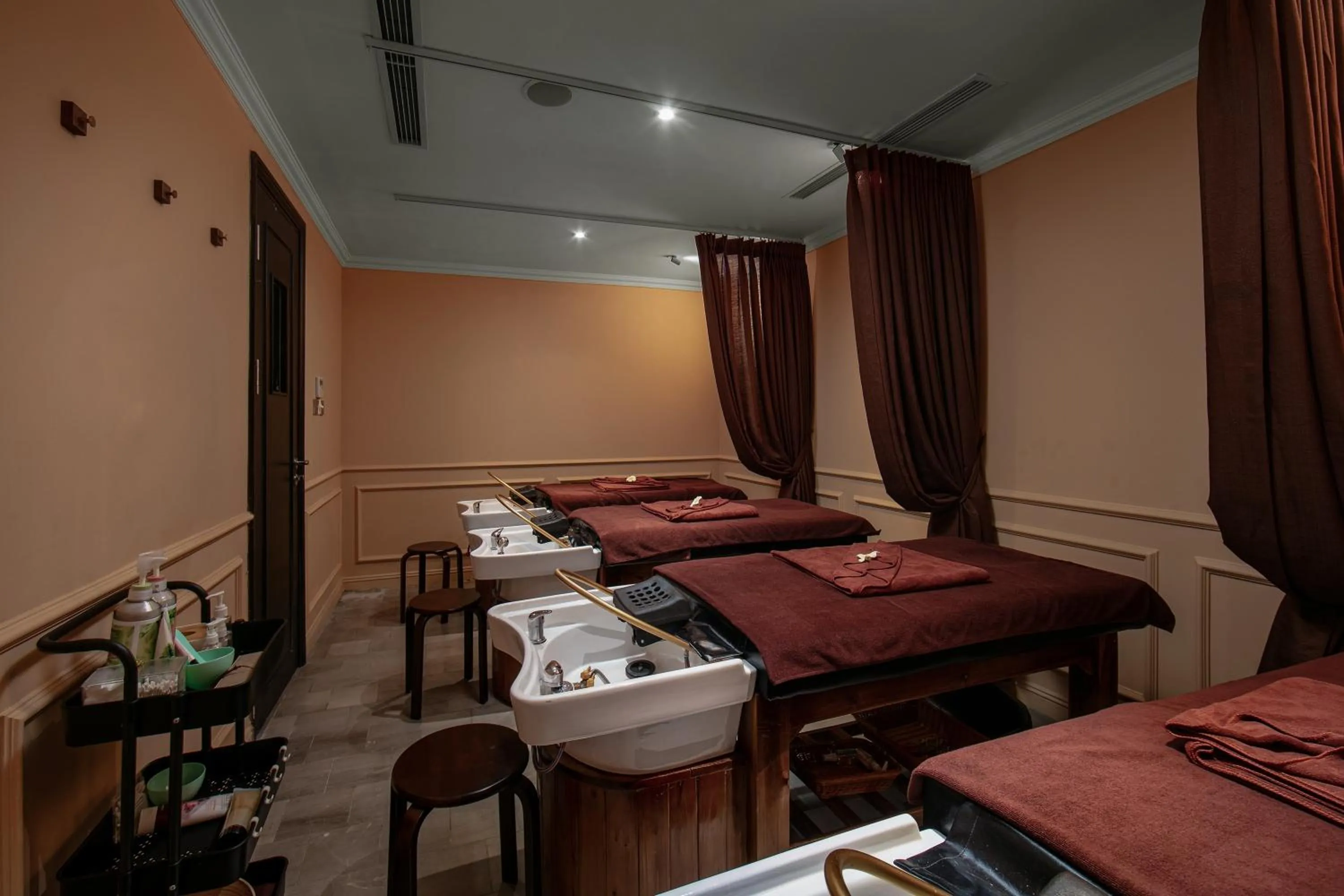 Massage in LeaH Silk Hotel