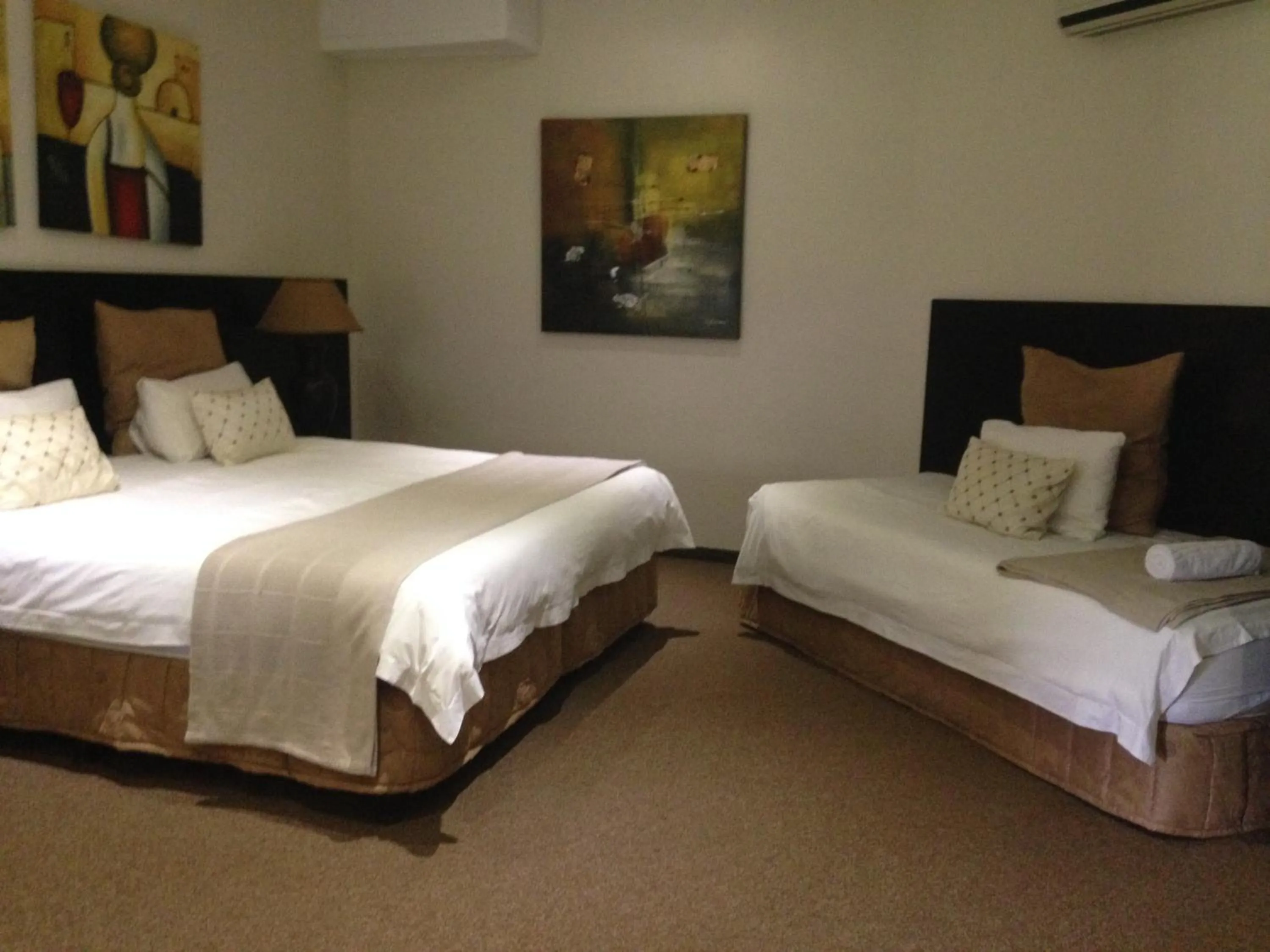 Photo of the whole room, Bed in The Waterfront Country Lodge
