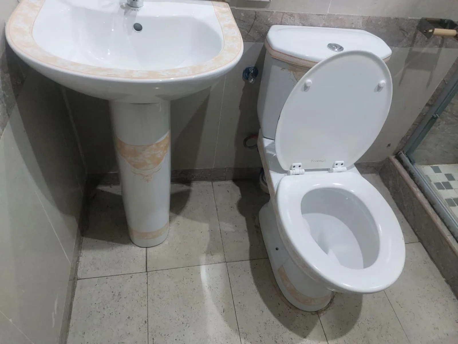 Toilet in Gold Crown International Hotel Johannesburg