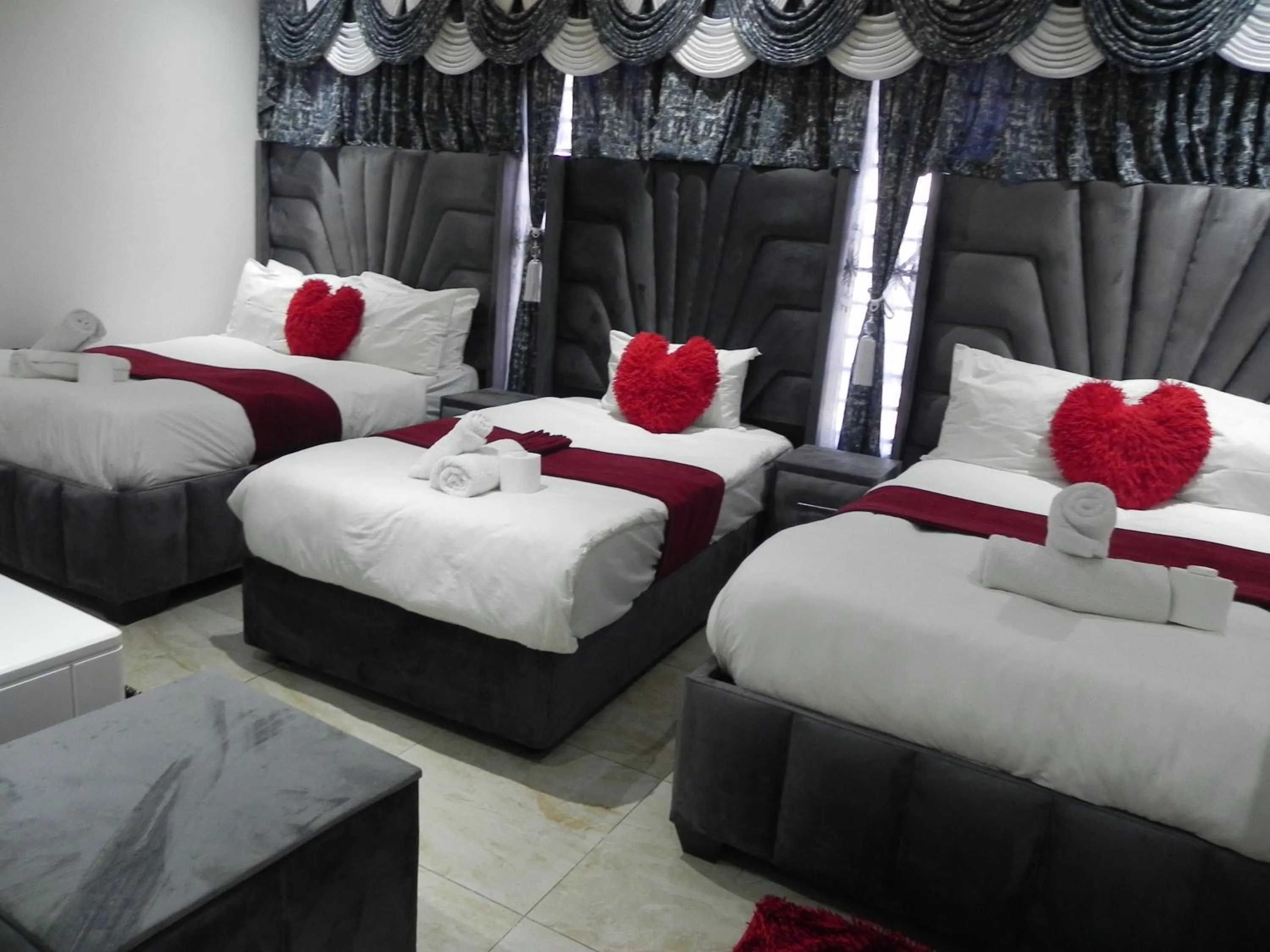 Bed in Gold Crown International Hotel Johannesburg