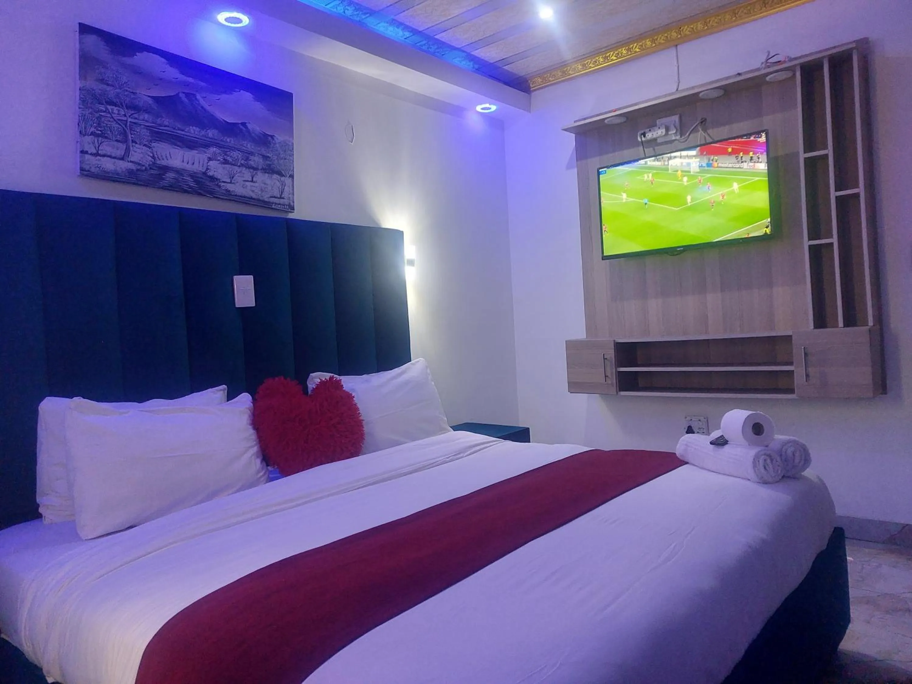 Bed in Gold Crown International Hotel Johannesburg