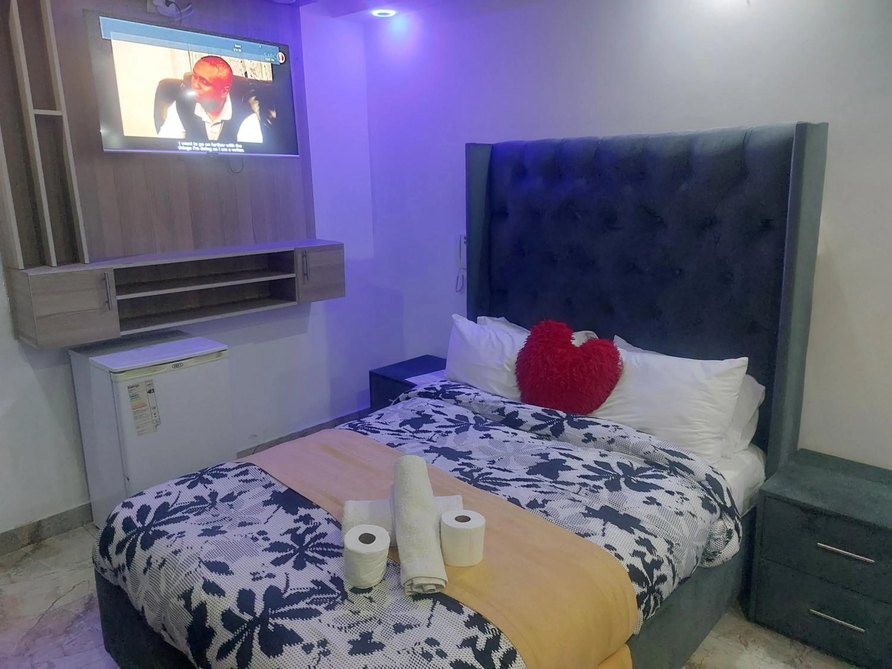 Bed in Gold Crown International Hotel Johannesburg