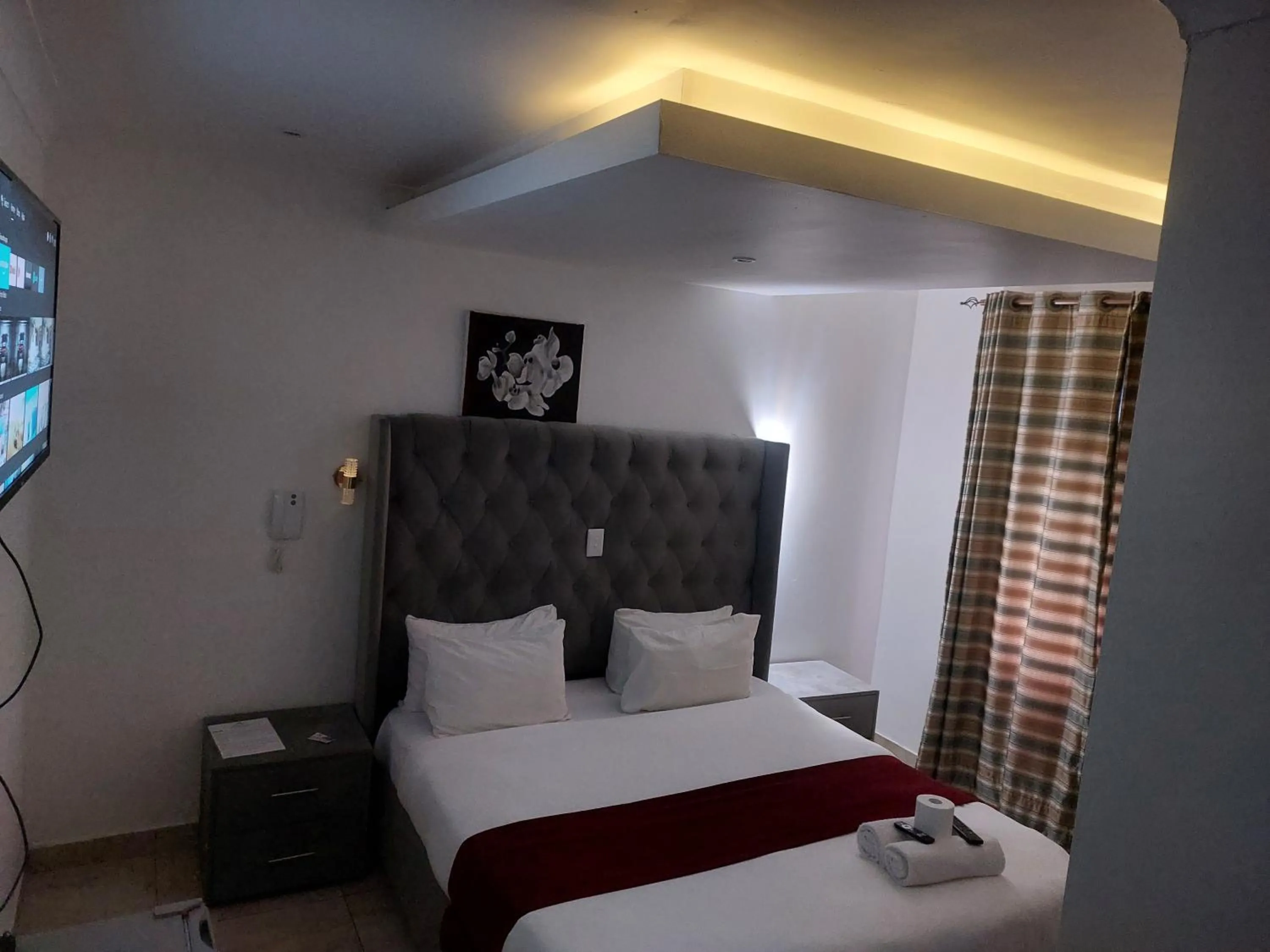 Bed in Gold Crown International Hotel Johannesburg