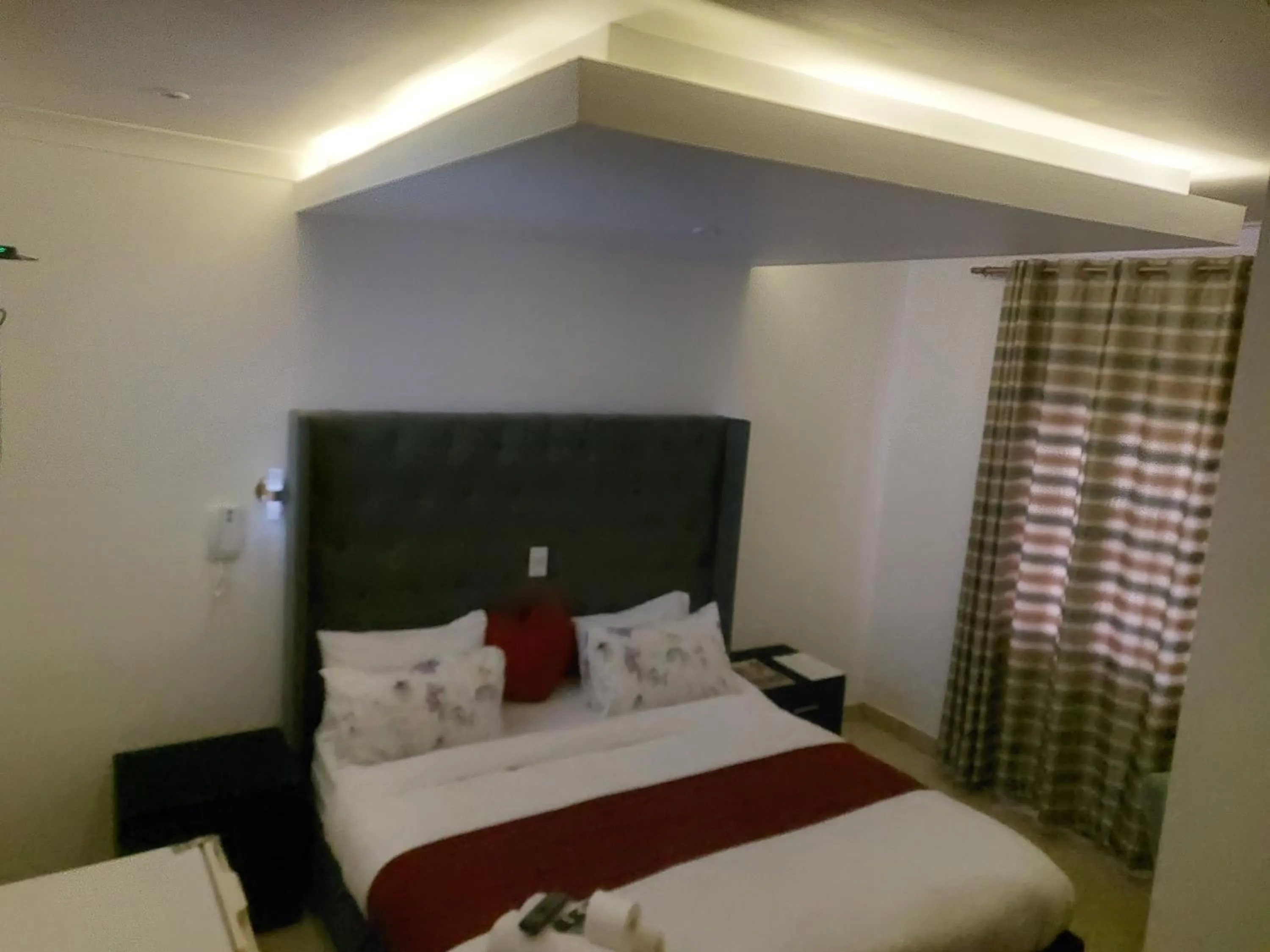 Bed in Gold Crown International Hotel Johannesburg