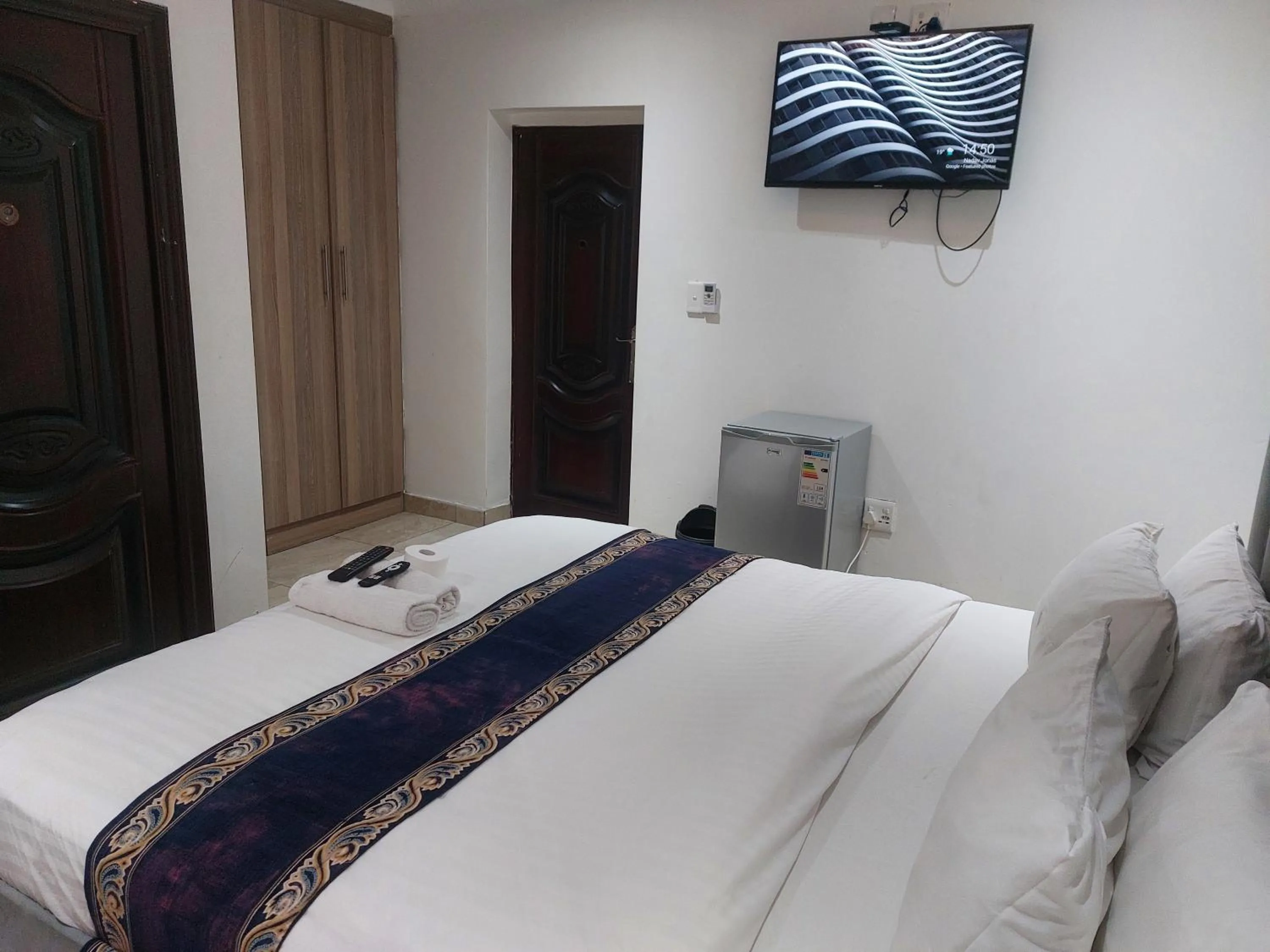 Bed in Gold Crown International Hotel Johannesburg