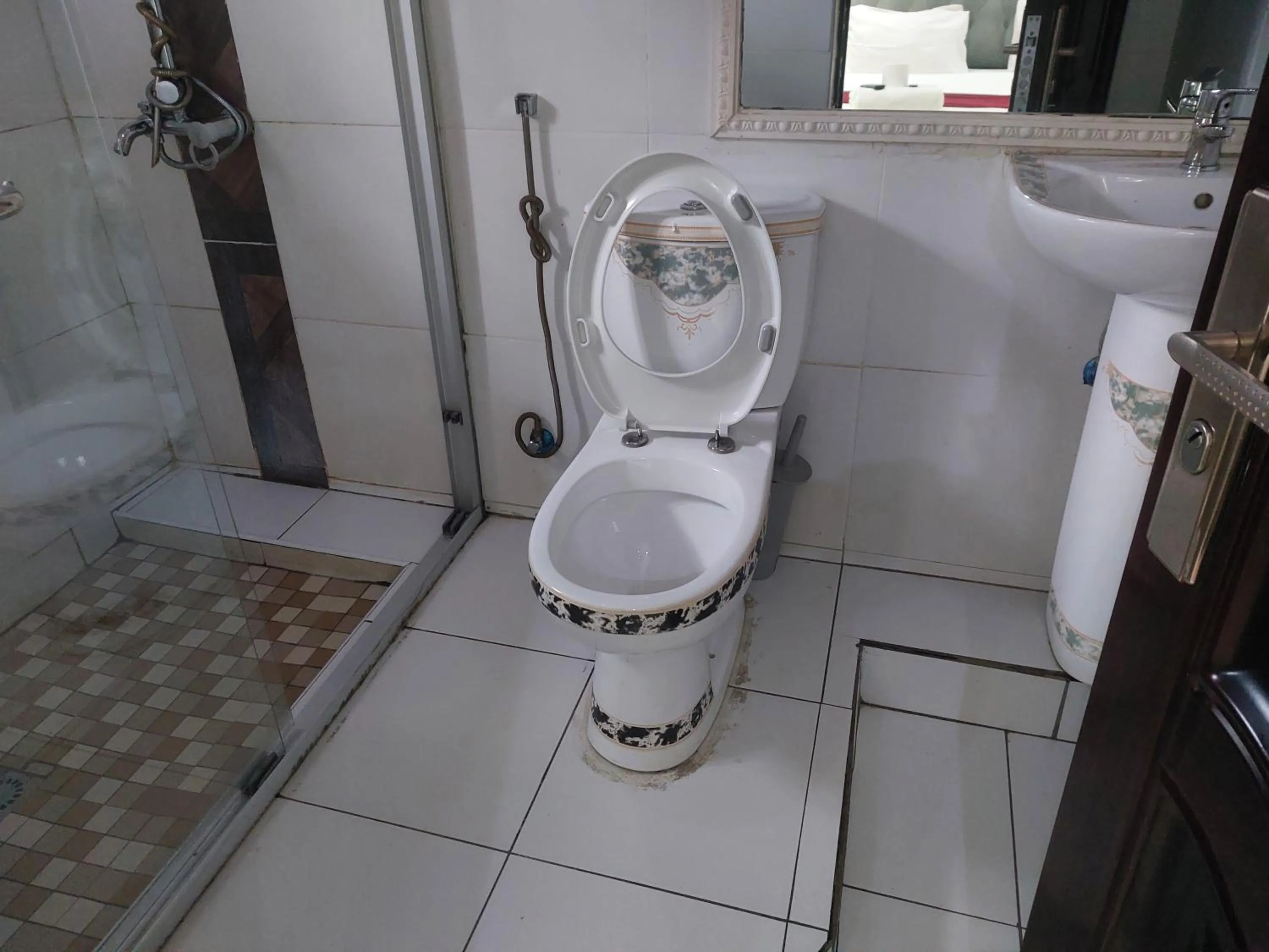 Toilet in Gold Crown International Hotel Johannesburg