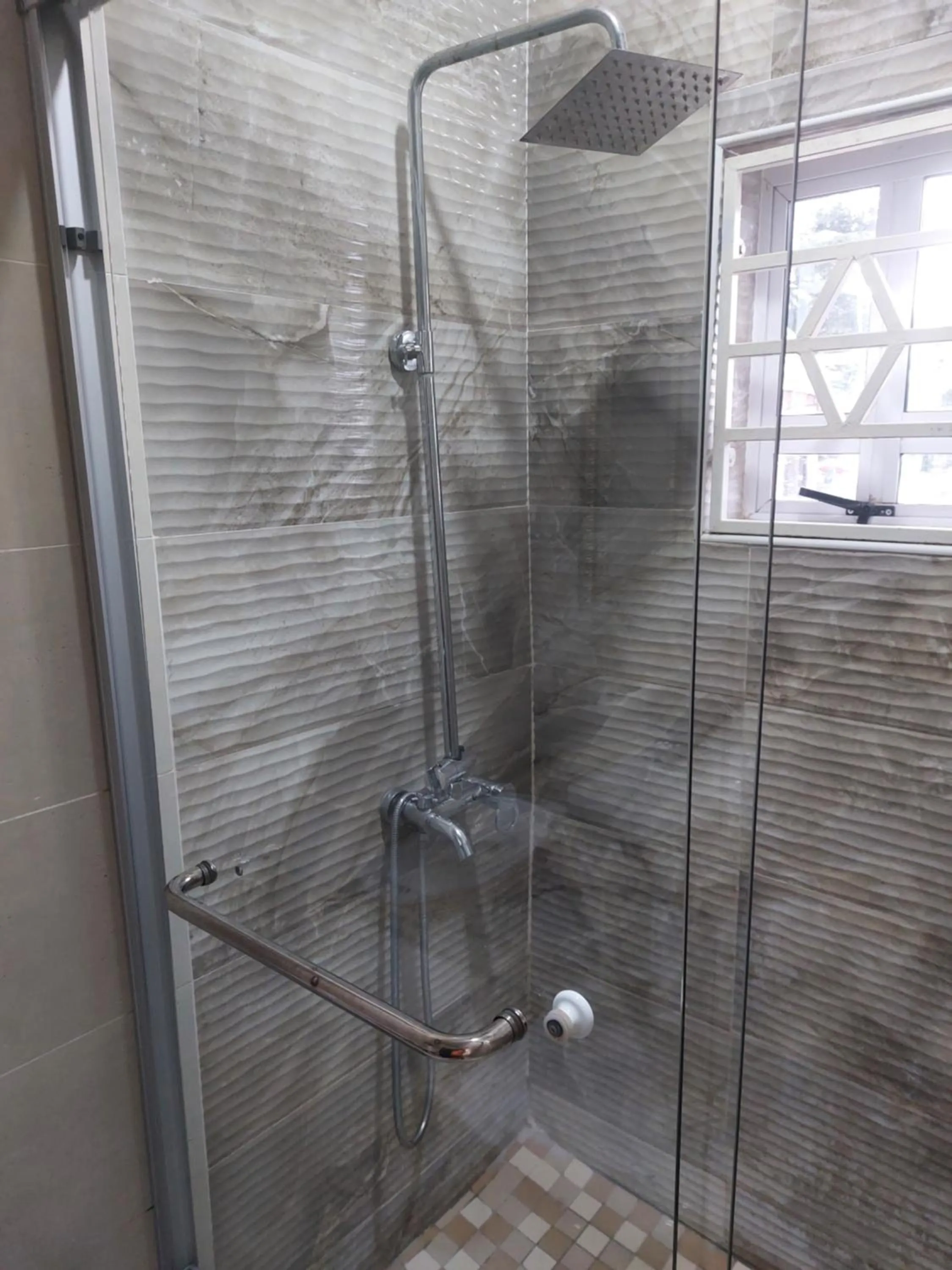 Shower in Gold Crown International Hotel Johannesburg