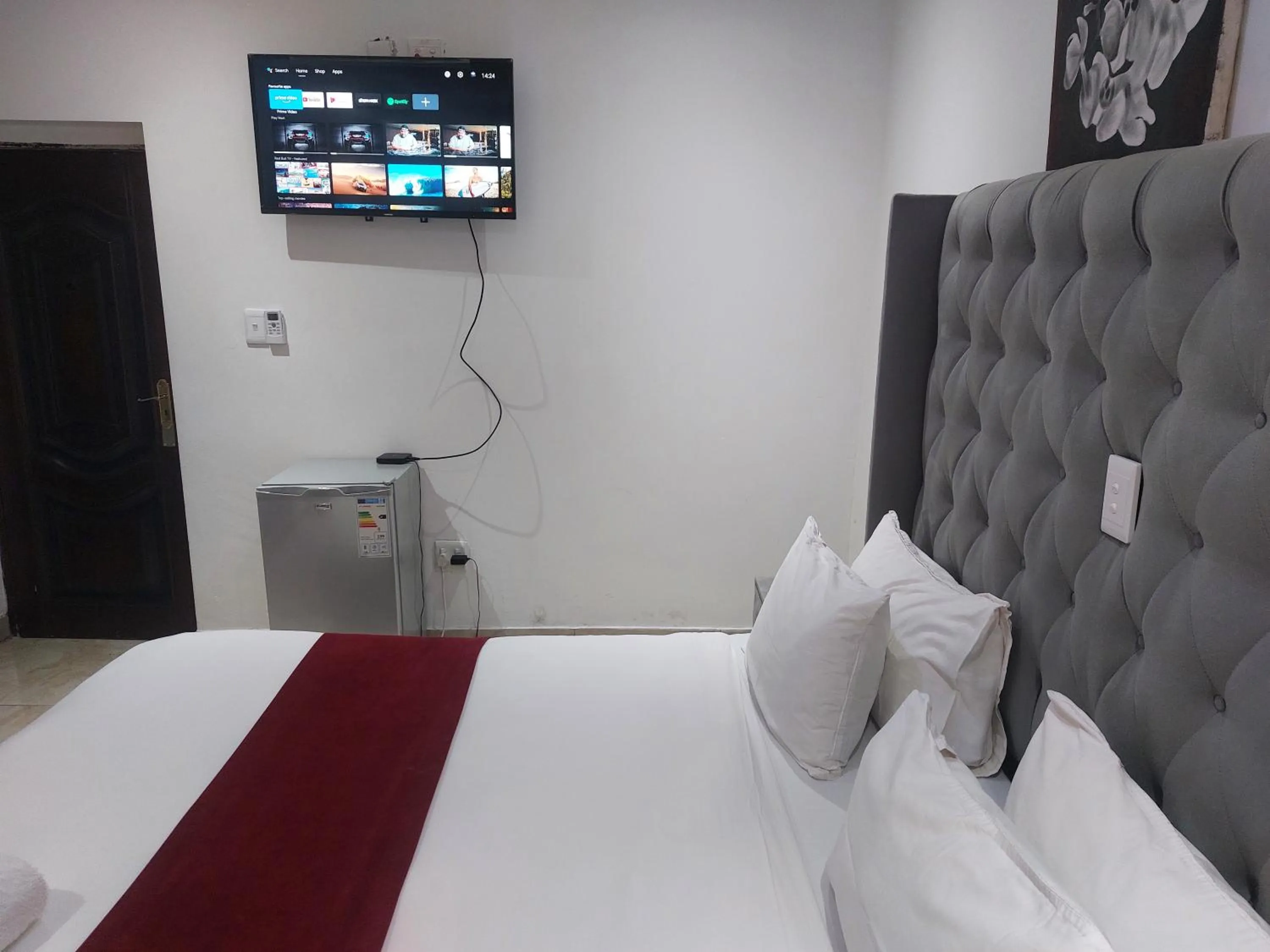 Bed in Gold Crown International Hotel Johannesburg