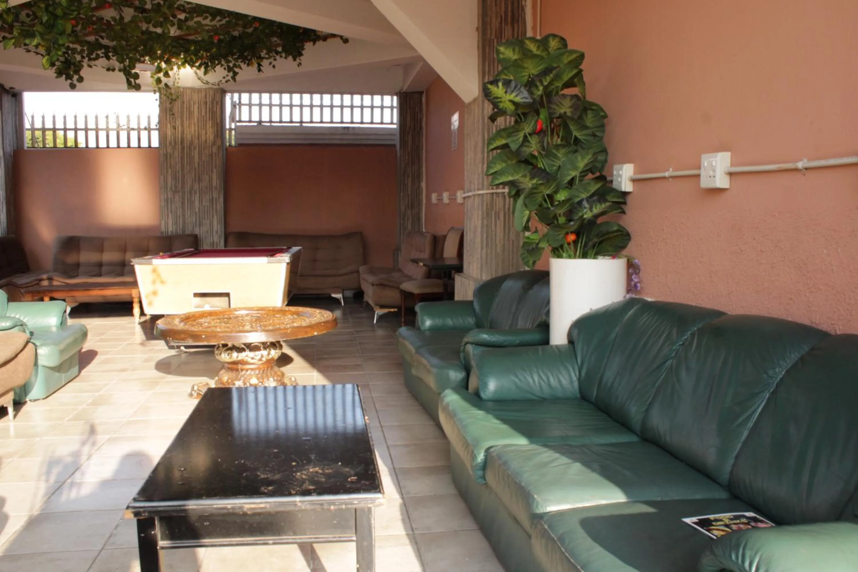 Seating area in Gold Crown International Hotel Johannesburg