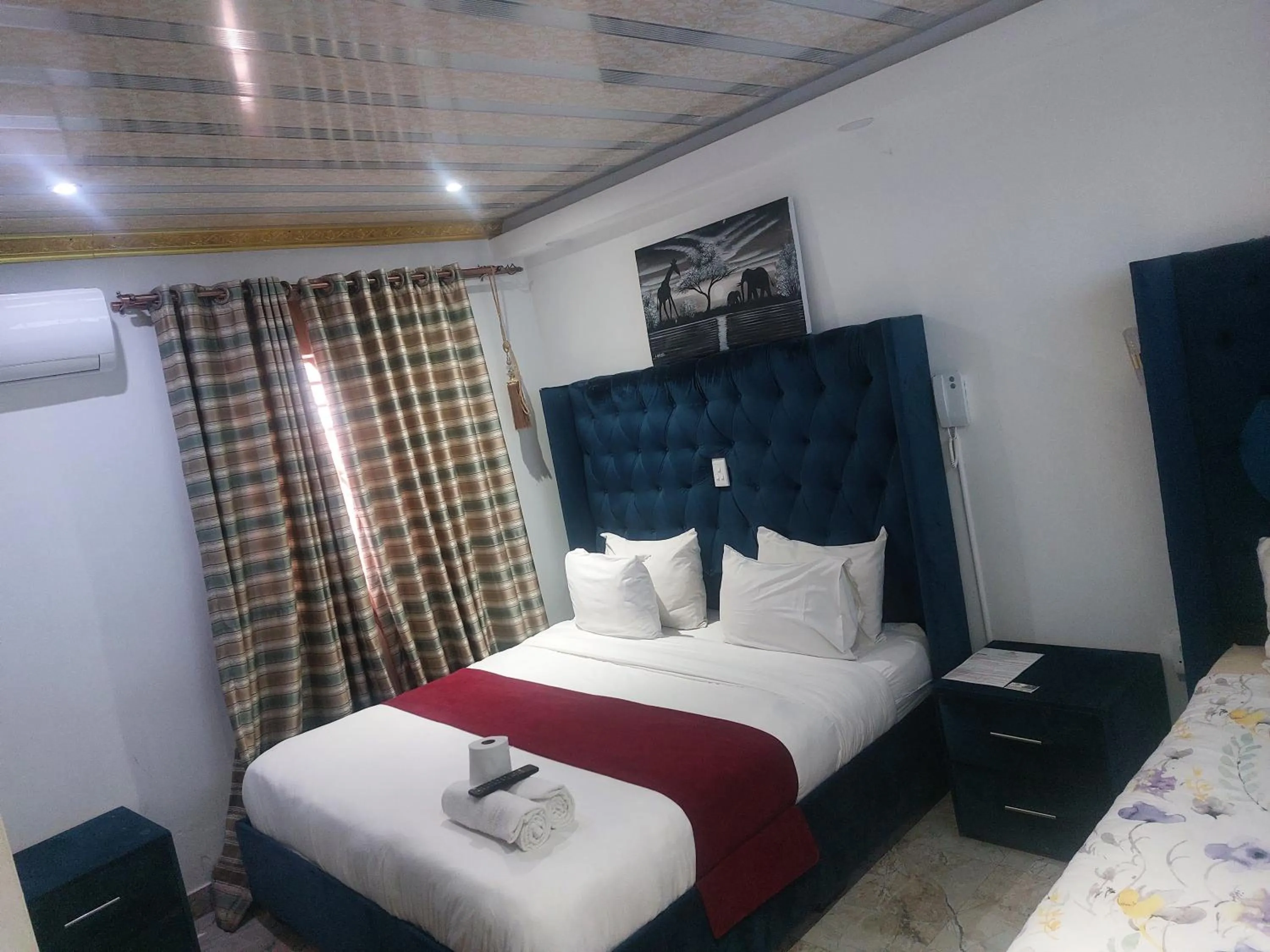 Bed in Gold Crown International Hotel Johannesburg