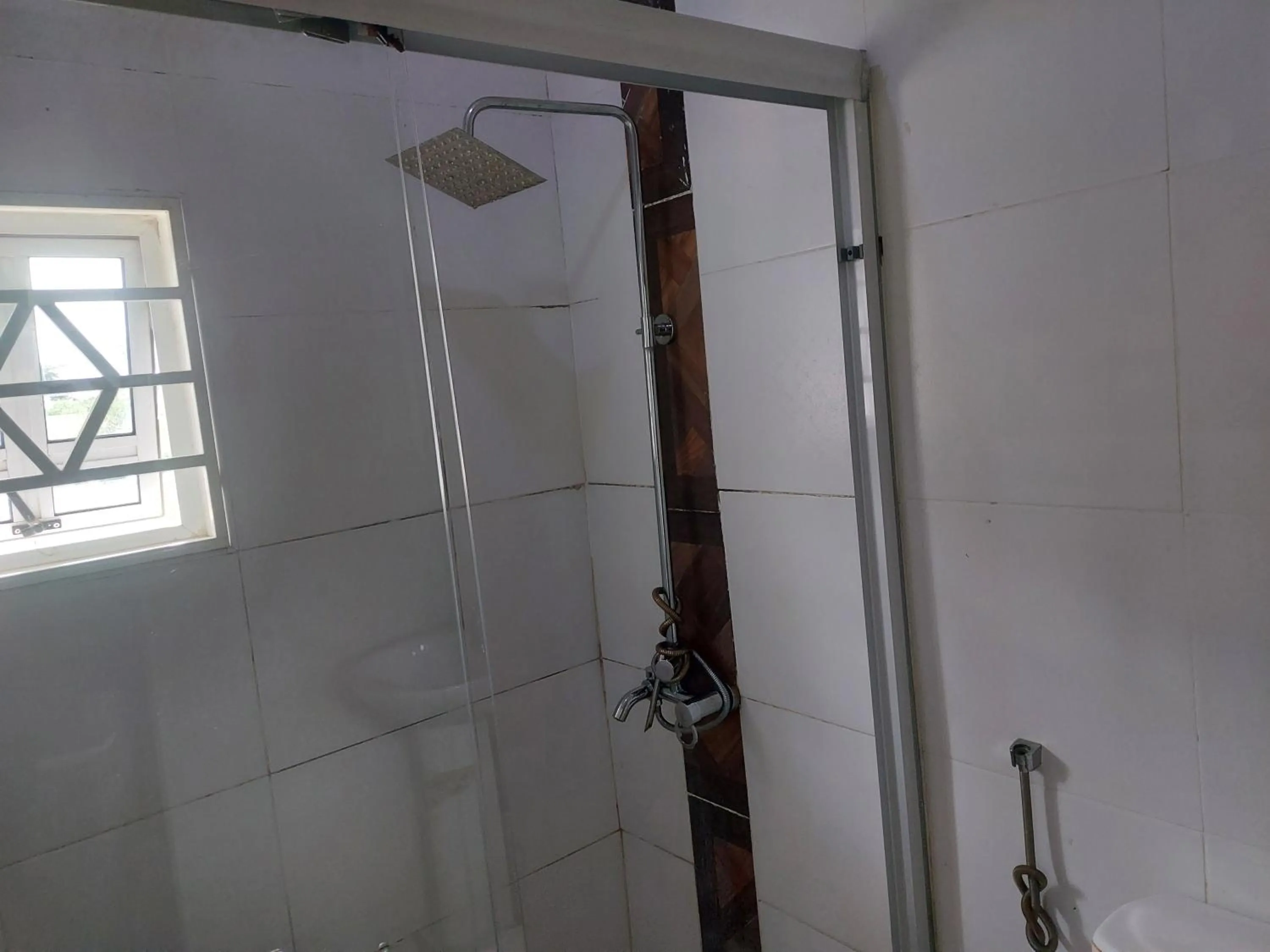 Shower in Gold Crown International Hotel Johannesburg