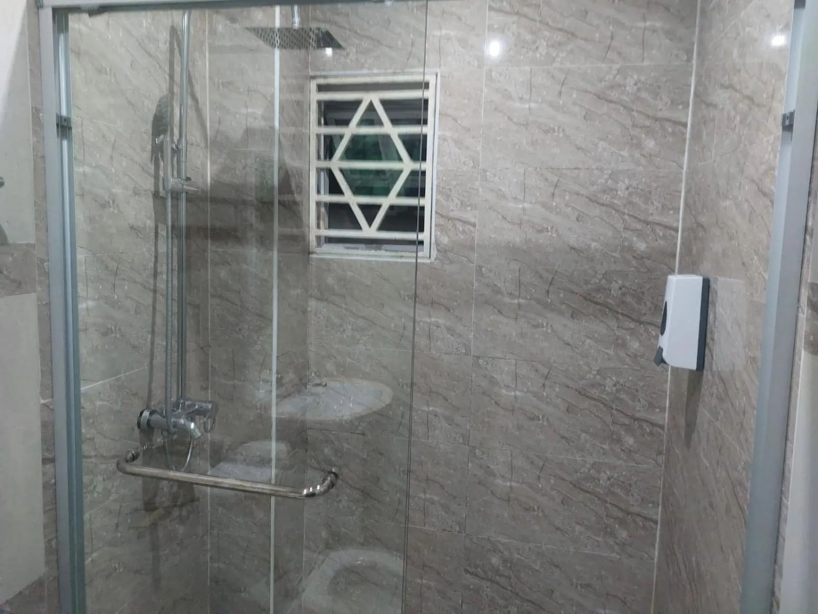 Shower in Gold Crown International Hotel Johannesburg