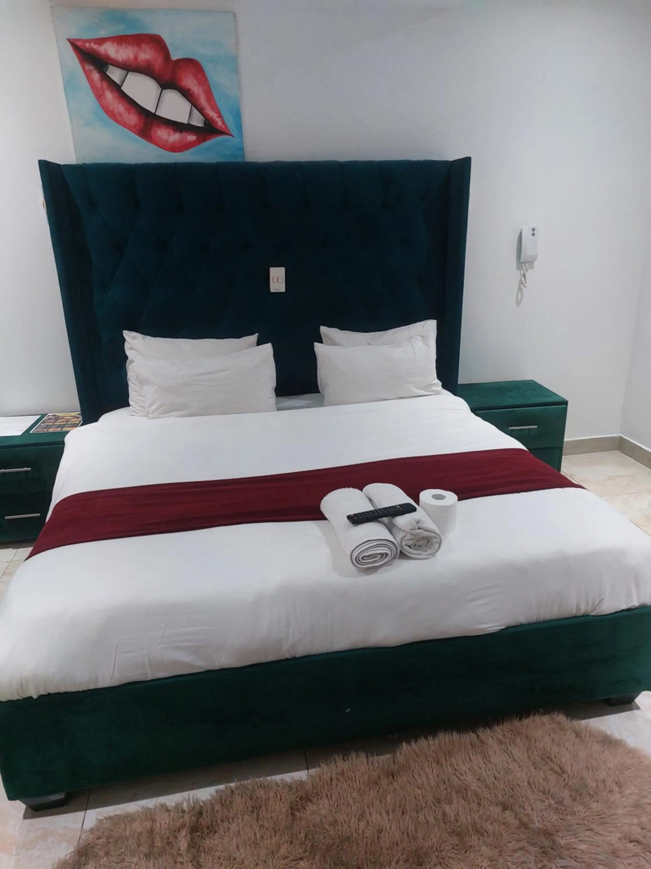 Bed in Gold Crown International Hotel Johannesburg